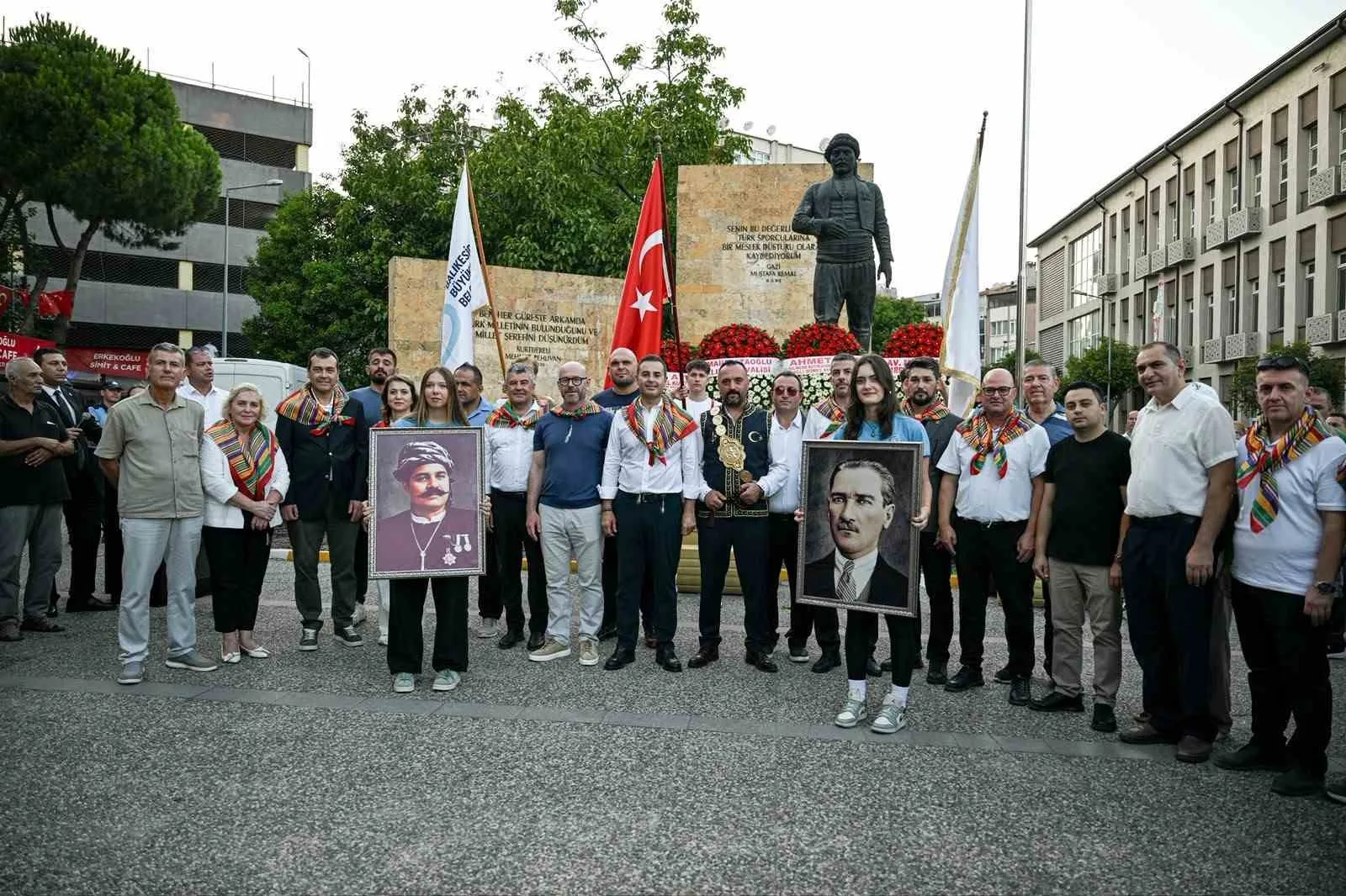 GELENEKSEL KURTDERELİ MEHMET PEHLİVAN YAĞLI GÜREŞLERİ’NİN 1. GÜNÜ KORTEJLE SONA ERDİ
