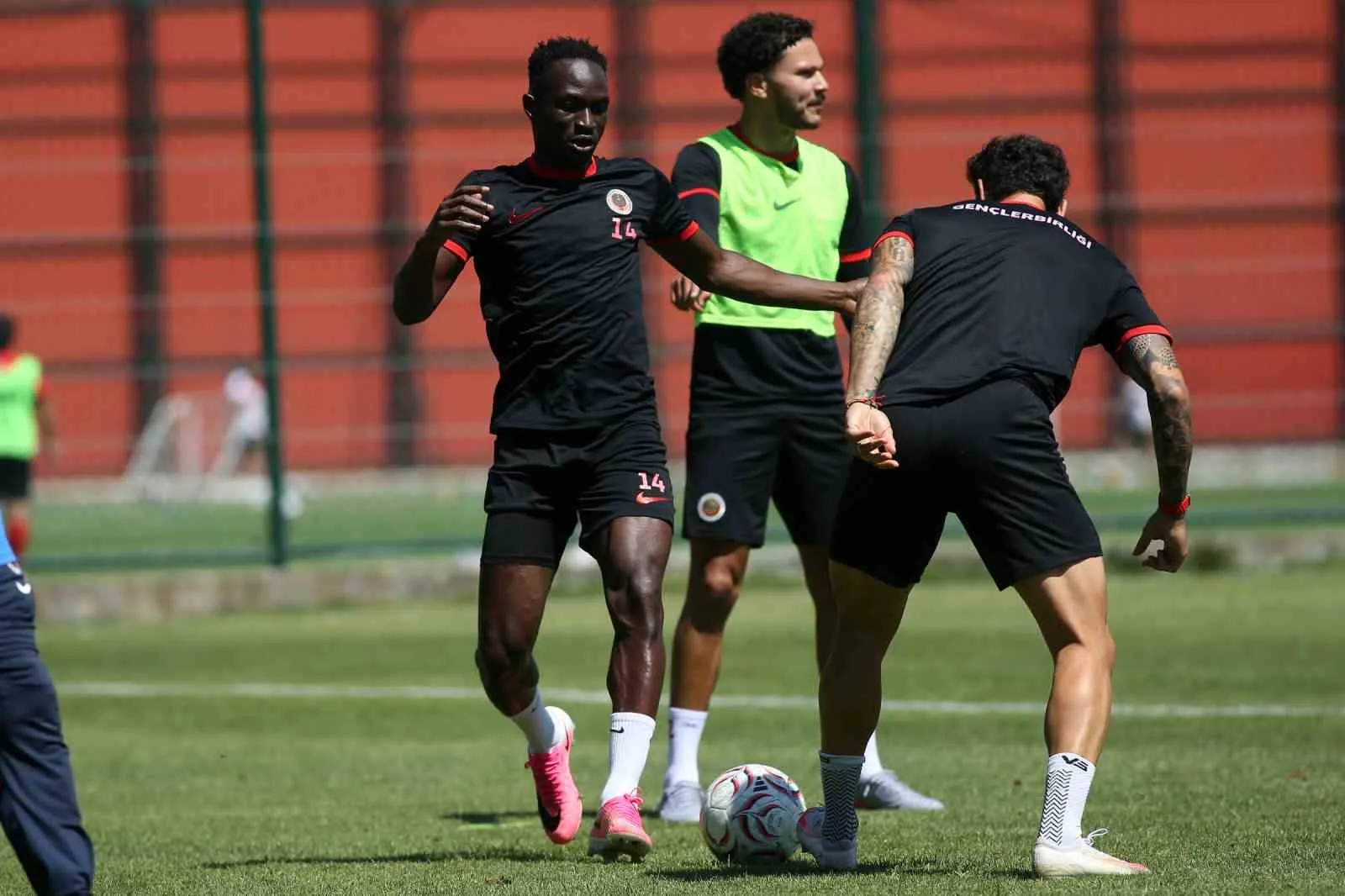 TRENDYOL SÜPER LİG’İN 2. HAFTASINDA DEPLASMANDA GÖZTEPE İLE KARŞILAŞACAK OLAN BAŞKENT EKİBİ HAZIRLIKLARINI BUGÜN YAPTIĞI ANTRENMANLA TAMAMLADI.