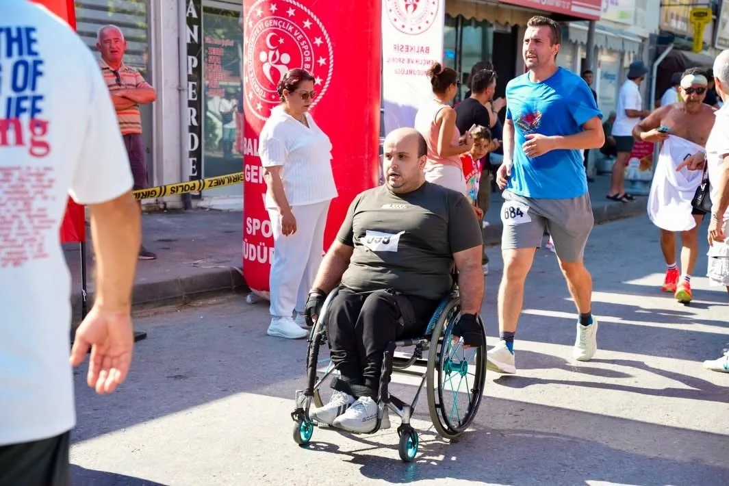 DOSTLUK VE YOL KOŞUSU