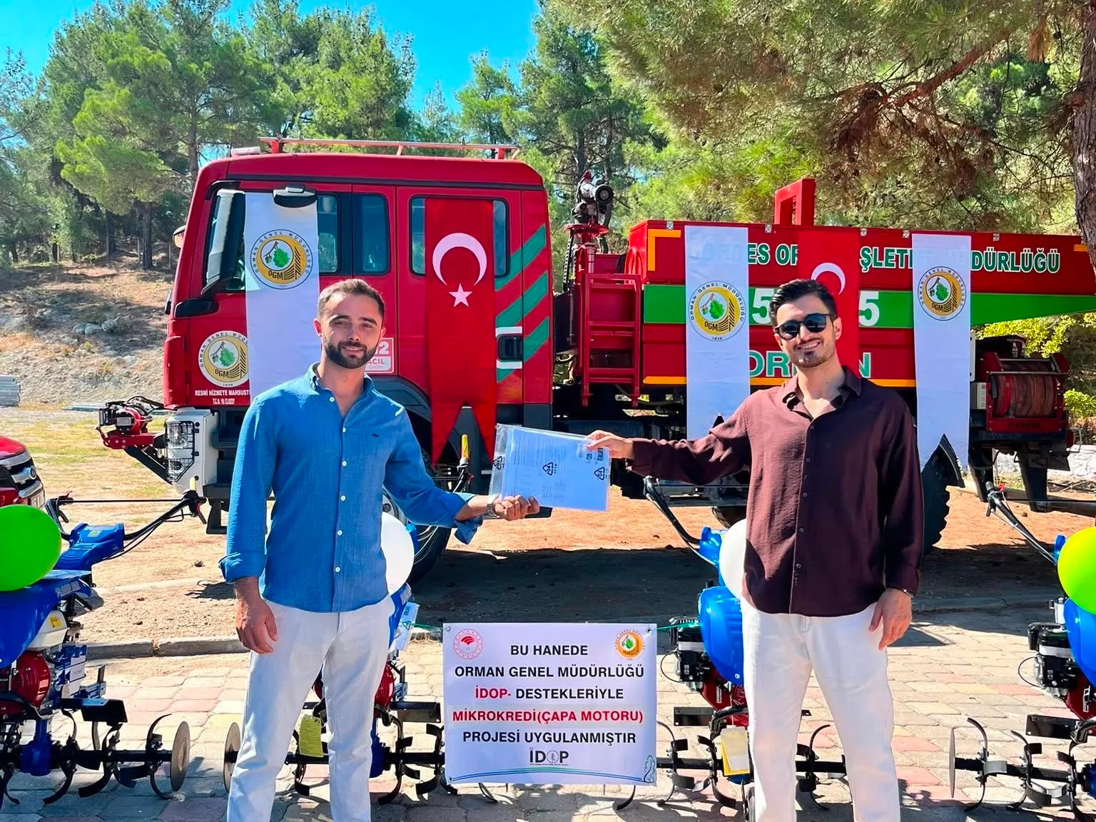 MANİSA’NIN GÖRDES İLÇESİNDE KIRSAL KALKINMANIN DESTEKLENMESİ AMACIYLA KADIN ÜRETİCİLERE YÜZDE 100 HİBELİ ÇAPA MOTORU DESTEĞİ SAĞLANDI. FUNDACIK, KARAYAĞCI VE TÜPÜLER MAHALLELERİNDE 15 HANEYE ÇAPA MOTORU TESLİM EDİLDİ.