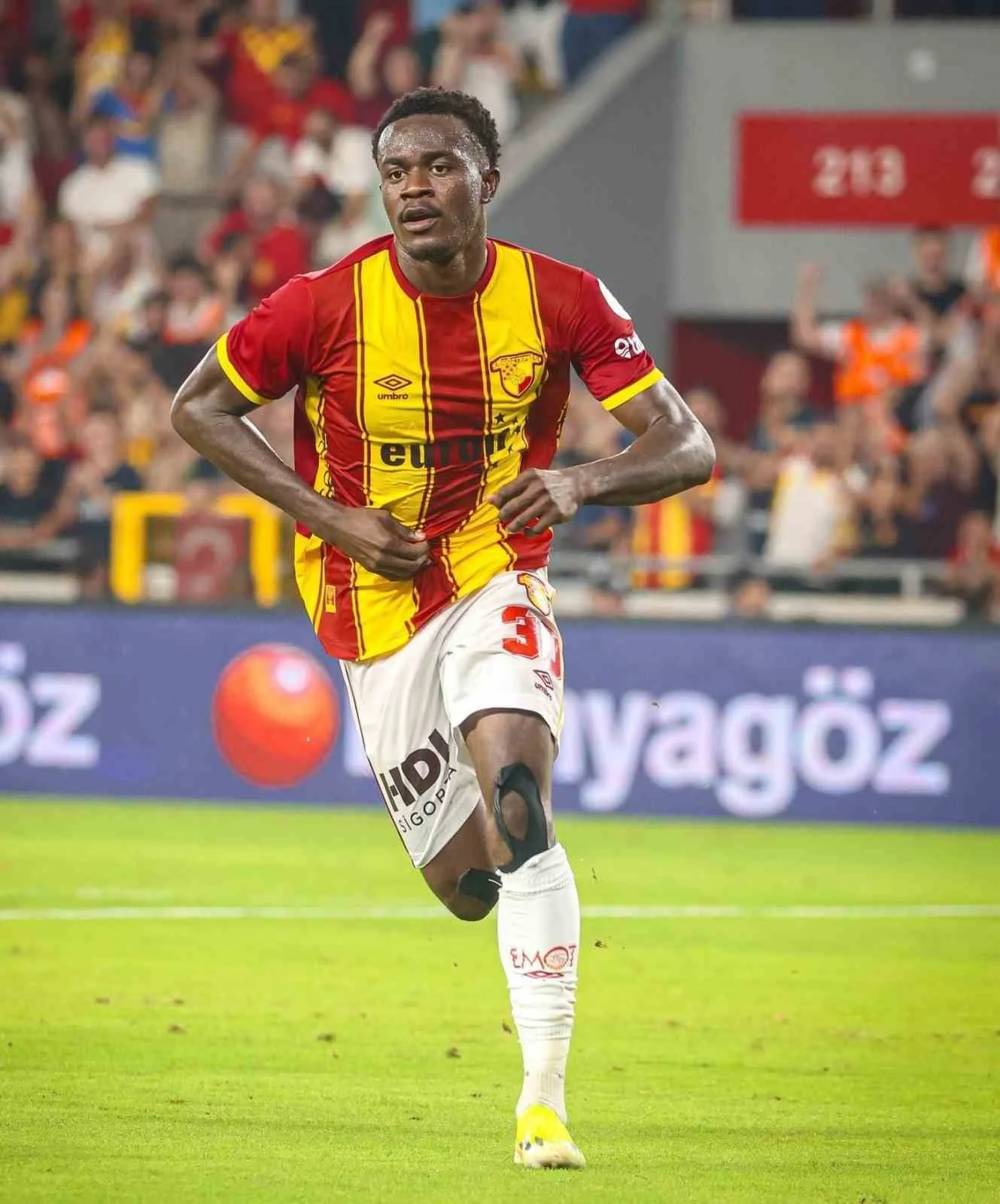 GÖZTEPE, ANTHONY DENNİS’İN TRANSFERİ KONUSUNDA BİRLEŞİK ARAP EMİRLİKLERİ TEMSİLCİSİ AL-JAZİRA İLE ANLAŞMAYA VARDI.(ARŞİV)