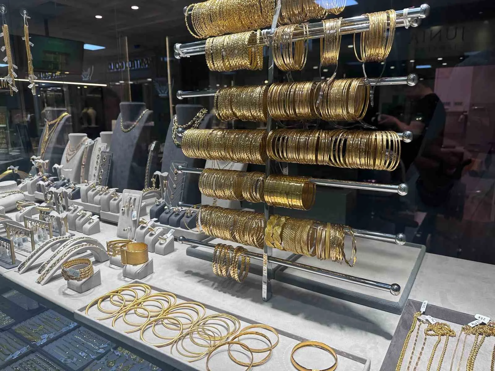 GRAM ALTIN 4 AY SONRA YENİDEN 7 BİN LİRAYI AŞARKEN, YÜKSELİŞ KUYUMCULARDA HAREKETLİLİĞİ ARTIRDI