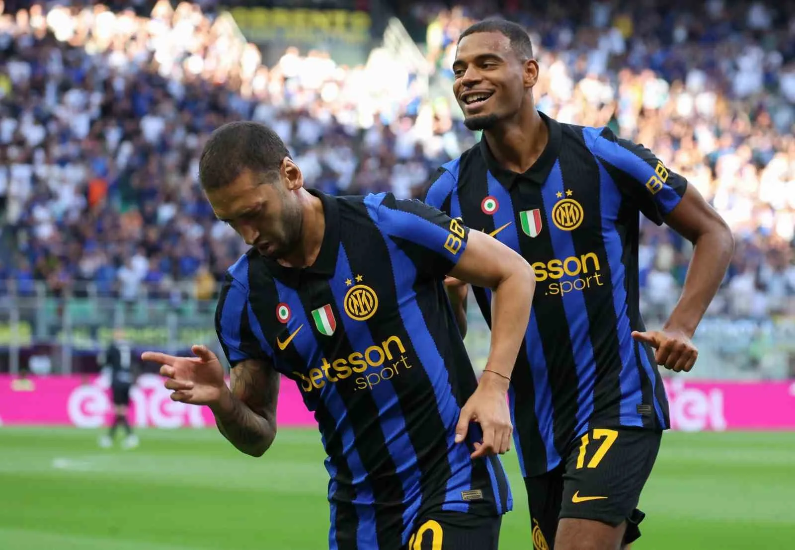 İTALYA SERİE A'NIN İLK HAFTASINDA INTER, MONZA'YI EVİNDE 4-1 MAĞLUP EDERKEN, MAÇIN İLK GOLÜNÜ MİLLİ OYUNCU HAKAN ÇALHANOĞLU KAYDETTİ.