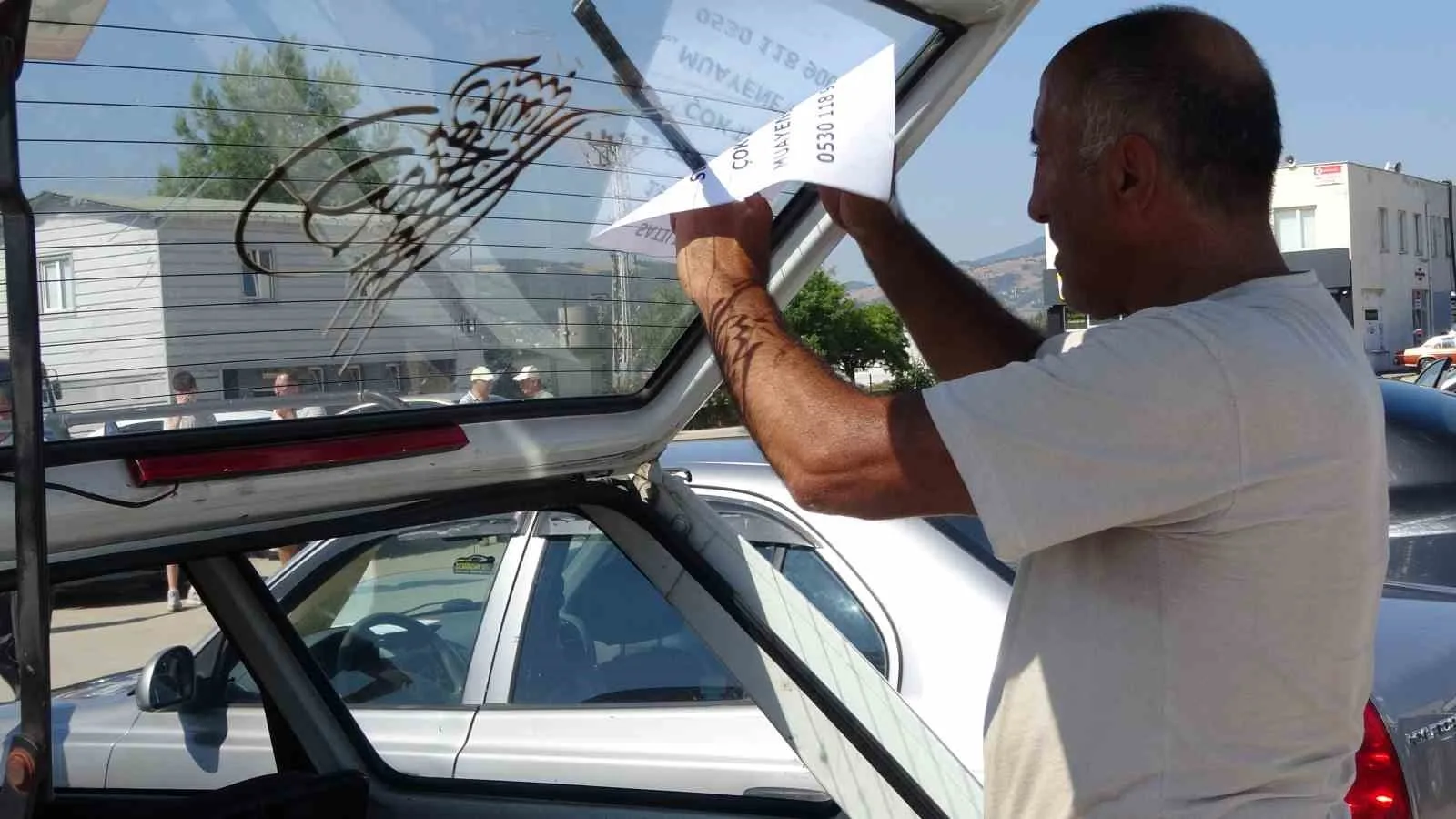 SAMSUN'DA HER HAFTANIN CUMARTESİ GÜNÜ KURULAN İKİNCİ EL OTO PAZARINDA HEM ALICILAR HEM DE SATICILAR PİYASANIN HAREKETLENMESİNİ ÜMİT EDİYOR.