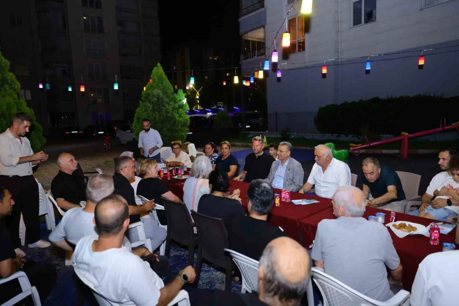 SAMSUN’UN İLKADIM BELEDİYE BAŞKANI İHSAN KURNAZ, VATANDAŞLARLA DOĞRUDAN İLETİŞİMİ GÜÇLENDİRMEK, TALEP VE ÖNERİLERİ YERİNDE DİNLEMEK VE İLÇENİN İHTİYAÇLARINA ORTAK AKILLA ÇÖZÜM ÜRETMEK AMACIYLA VATANDAŞ BULUŞMALARINA DEVAM EDİYOR.