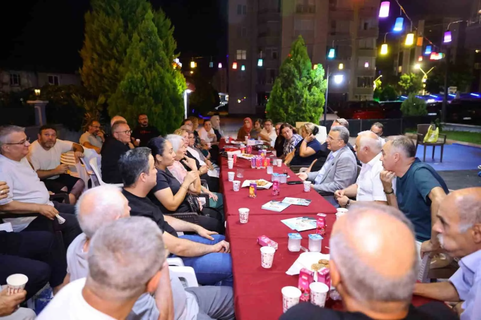 SAMSUN’UN İLKADIM BELEDİYE BAŞKANI İHSAN KURNAZ, VATANDAŞLARLA DOĞRUDAN İLETİŞİMİ GÜÇLENDİRMEK, TALEP VE ÖNERİLERİ YERİNDE DİNLEMEK VE İLÇENİN İHTİYAÇLARINA ORTAK AKILLA ÇÖZÜM ÜRETMEK AMACIYLA VATANDAŞ BULUŞMALARINA DEVAM EDİYOR.