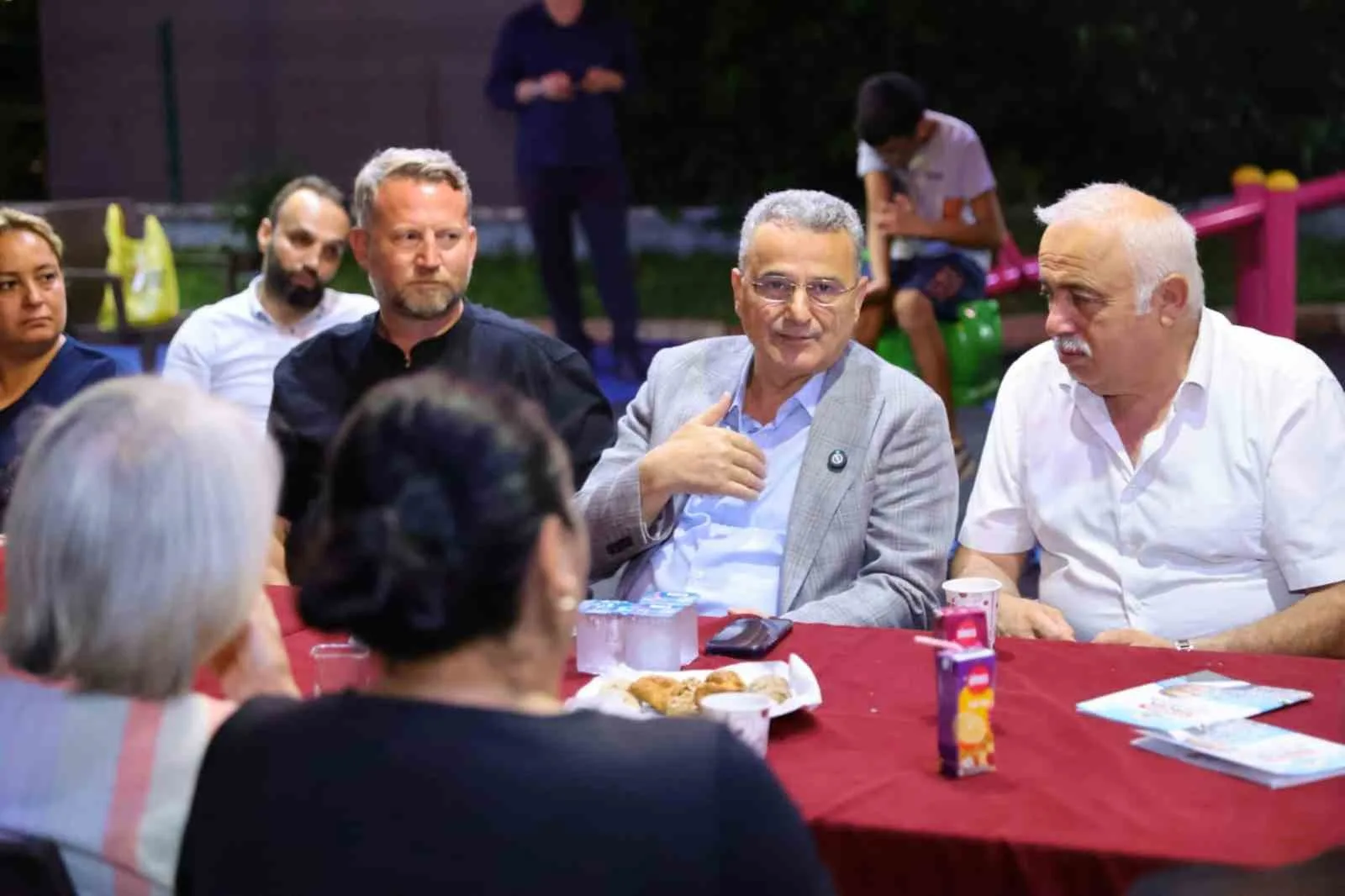 SAMSUN’UN İLKADIM BELEDİYE BAŞKANI İHSAN KURNAZ, VATANDAŞLARLA DOĞRUDAN İLETİŞİMİ GÜÇLENDİRMEK, TALEP VE ÖNERİLERİ YERİNDE DİNLEMEK VE İLÇENİN İHTİYAÇLARINA ORTAK AKILLA ÇÖZÜM ÜRETMEK AMACIYLA VATANDAŞ BULUŞMALARINA DEVAM EDİYOR.
