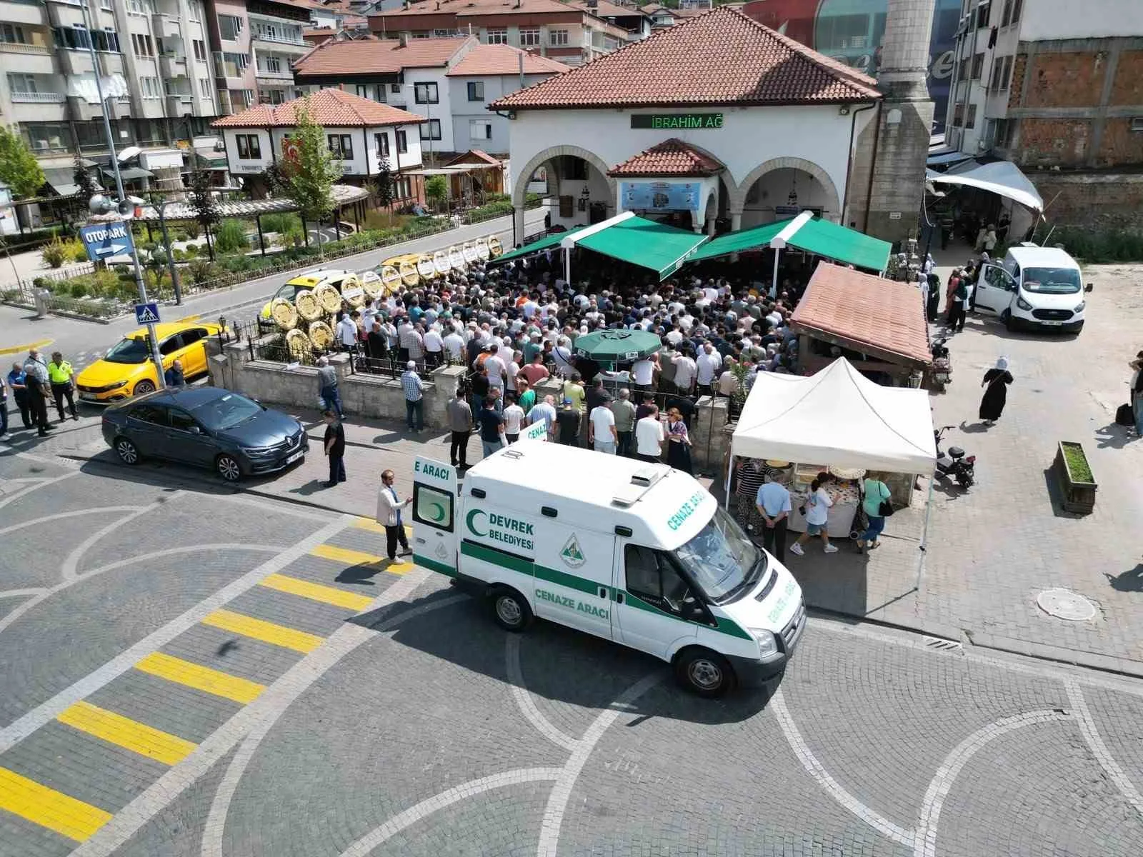 DENİZ KÜÇÜKLER İÇİN MEMLEKETİ DEVREK'TE CENAZE TÖRENİ DÜZENLENDİ.