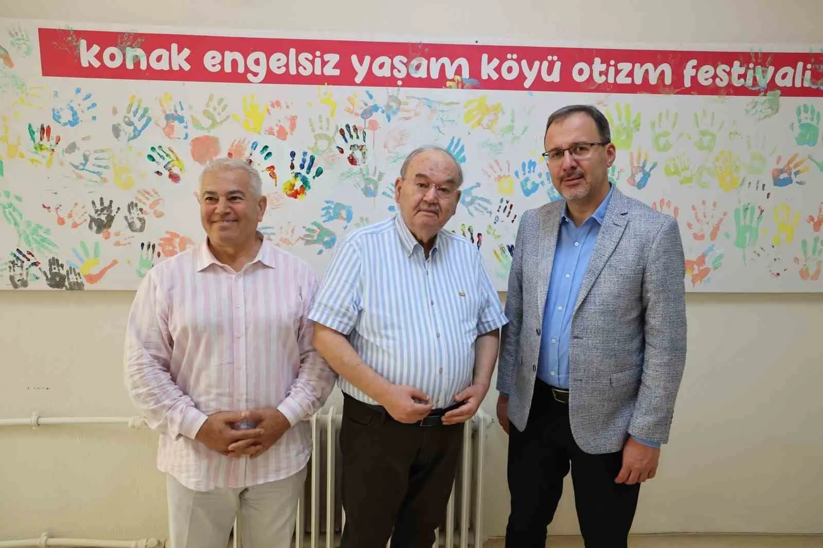 İZMİR KONAK’TAKİ ENGELSİZ YAŞAM KÖYÜ’NDE YAŞANAN ULAŞIM KRİZİ, İKTİDAR VE YEREL YÖNETİM İŞ BİRLİĞİYLE ÇÖZÜME KAVUŞTU. ÖNCEKİ DÖNEM GENÇLİK VE SPOR BAKANI MEHMET KASAPOĞLU İLE İZMİR BÜYÜKŞEHİR BELEDİYE BAŞKANI CEMİL TUGAY’IN GÖRÜŞMESİ SONUCUNDA, TESİSİN TÜM HİZMETLERİYLE BÜYÜKŞEHİR BELEDİYESİ BÜNYESİNE DEVREDİLMESİ KARARLAŞTIRILDI.