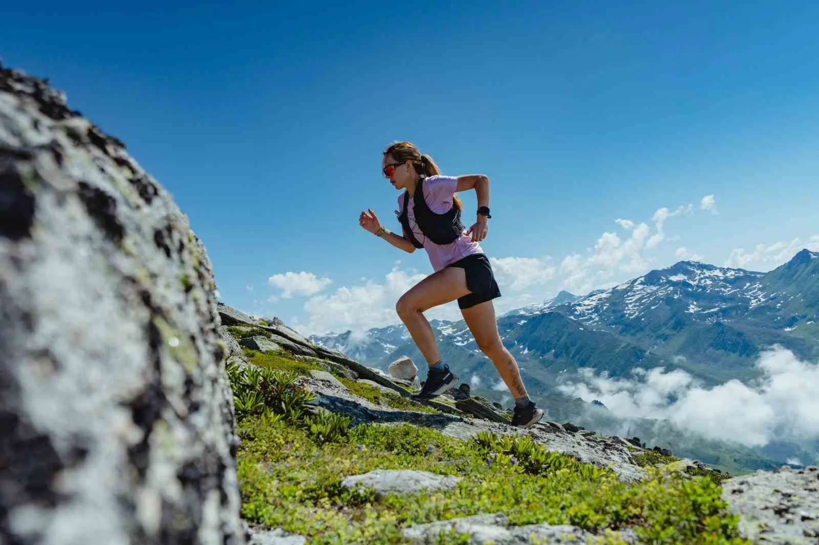 TÜRKİYE'NİN İLK VE TEK UTMB WORLD SERİES ETKİNLİĞİ OLAN KAÇKAR BY UTMB ÇATISI ALTINDA DÜZENLENEN 'RUN LİKE HER' ANTRENMAN KAMPI, FARKLI ÜLKELERDEN ALTI KADIN PATİKA KOŞUCUSUNU KAÇKAR DAĞLARI'NDA BİR ARAYA GETİRDİ.