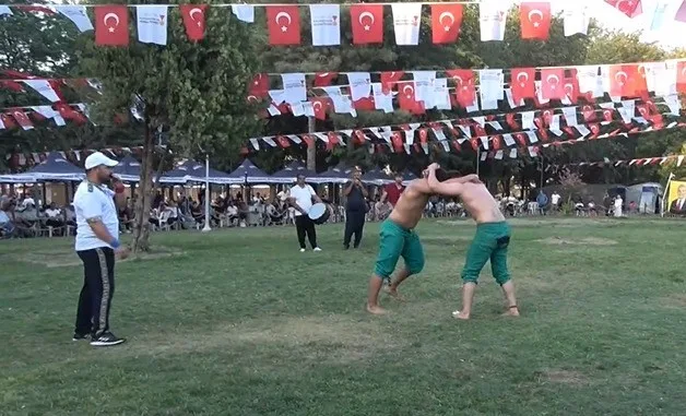 KAHRAMANMARAŞ’TA 26 YILLIK ARANIN ARDINDAN YENİDEN DÜZENLENEN GELENEKSEL AĞUSTOS FUARI KARAKUCAK GÜREŞLERİ’NDE TÜRKİYE’NİN DÖRT BİR YANINDAN GELEN 538 PEHLİVAN KÜRSÜYE ÇIKABİLMEK İÇİN TER DÖKTÜ.