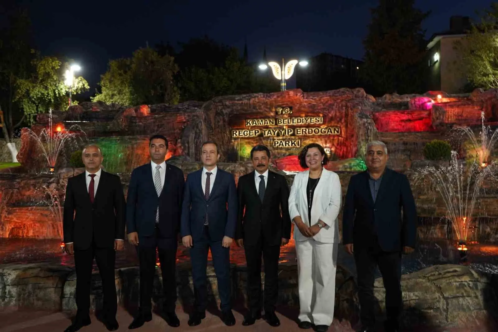 KAMAN İLÇESİNDE YAPIMI TAMAMLANAN RECEP TAYYİP ERDOĞAN PARKI'NIN AÇILIŞ TÖRENİNE KIRŞEHİR VALİSİ MURAT SEFA DEMİRYÜREK, SİYASİ PARTİ TEMSİLCİLERİ, TÜRKİYE BEYAZAY DERNEĞİ ŞUBE BAŞKANI ADNAN GÖÇMEN VE ÇOK SAYIDA VATANDAŞ KATILDI.
