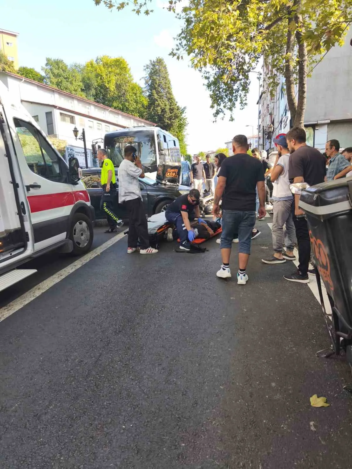 ZONGULDAK’IN KARADENİZ EREĞLİ İLÇESİNDE, DÖNÜŞ YAPILMASININ YASAK OLDUĞU NOKTADA MANEVRA YAPMAK İSTEYEN OTOMOBİL İLE KURYE MOTOSİKLETİ ÇARPIŞTI. KAZADA MOTOSİKLET SÜRÜCÜSÜ YARALANDI.