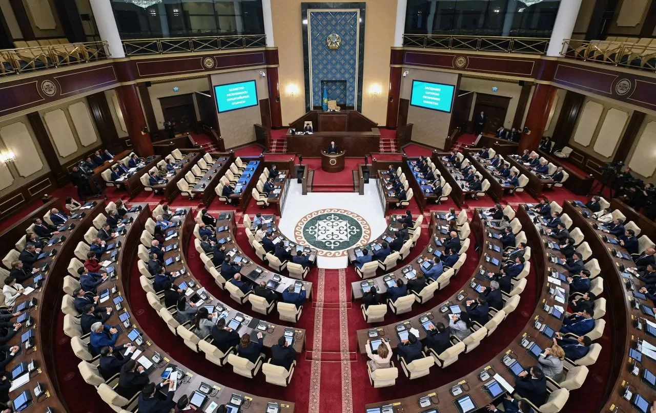 KAZAKİSTAN'DA CUMHURBAŞKANI YARDIMCILIĞI GÖREVİNE ERLAN KARİN GETİRİLİRKEN, BAŞBAKANLIK GÖREVİNE İSE OLJAS BEKTENOV YENİDEN ATANDI.