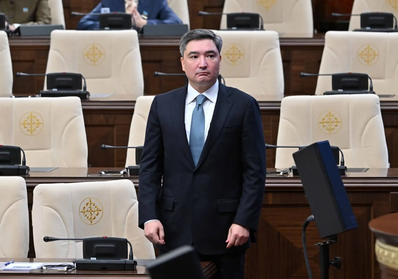 KAZAKİSTAN'DA CUMHURBAŞKANI YARDIMCILIĞI GÖREVİNE ERLAN KARİN GETİRİLİRKEN, BAŞBAKANLIK GÖREVİNE İSE OLJAS BEKTENOV YENİDEN ATANDI.
