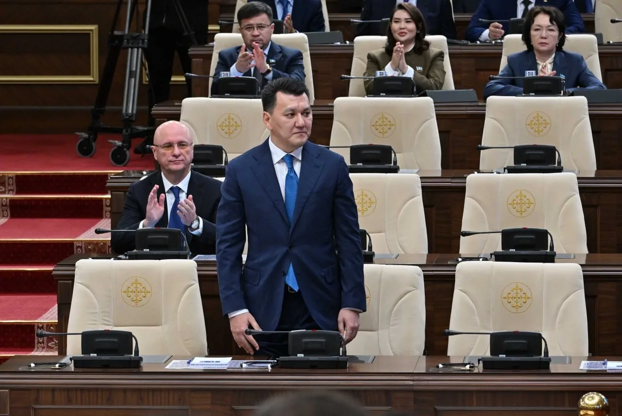 KAZAKİSTAN'DA CUMHURBAŞKANI YARDIMCILIĞI GÖREVİNE ERLAN KARİN GETİRİLİRKEN, BAŞBAKANLIK GÖREVİNE İSE OLJAS BEKTENOV YENİDEN ATANDI.