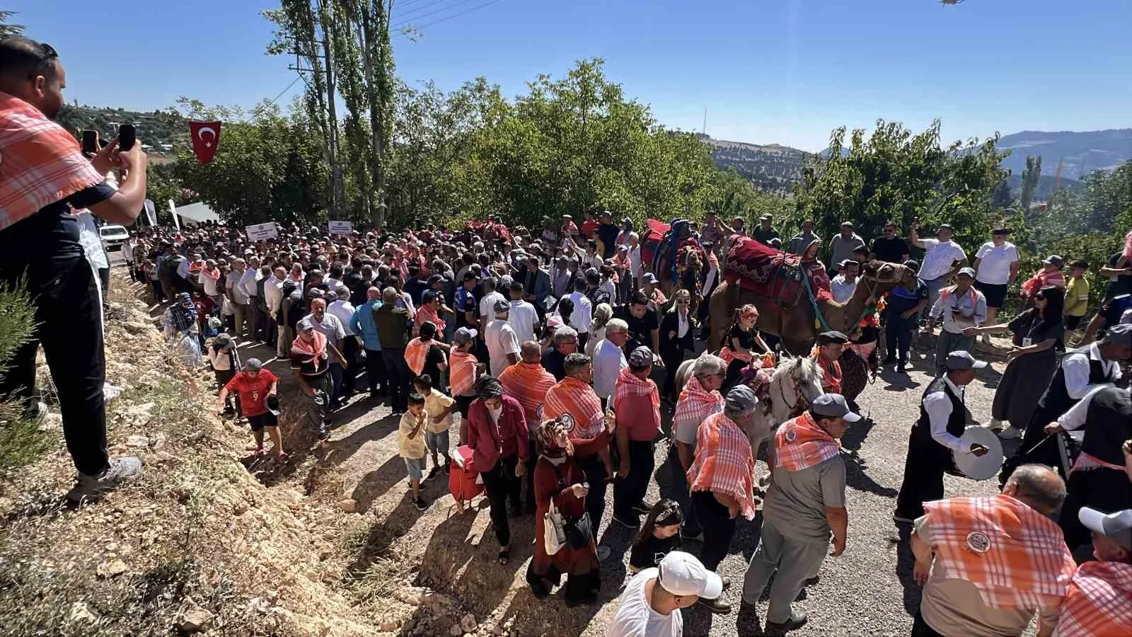 CHP GENEL BAŞKANI KEMAL KILIÇDAROĞLU, MERSİN’İN TOROSLAR İLÇESİNDE DÜZENLENEN 2. KARDEŞ GÖÇERLER YÖRÜK ETKİNLİĞİNE KATILDI.