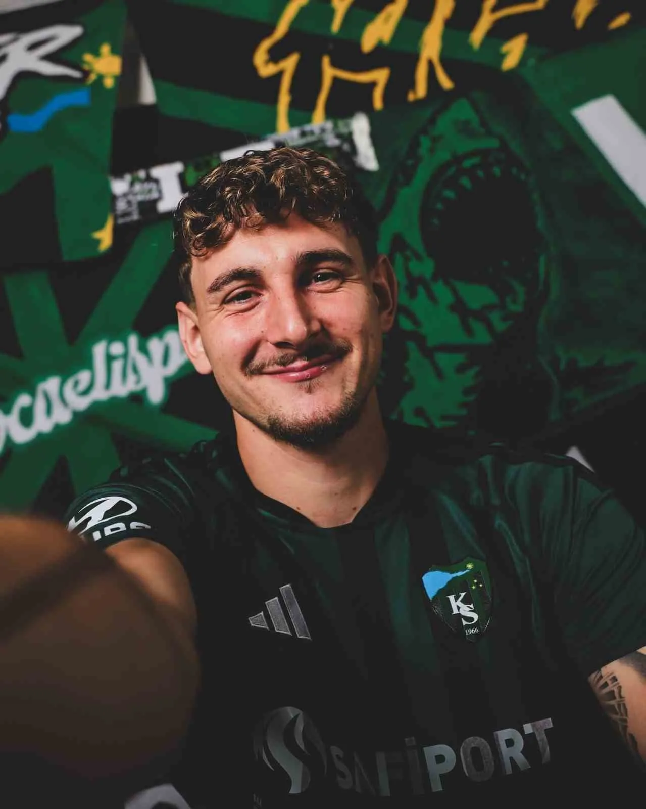 TRANSFERDE SAYILI HAMLELERİ KALAN SÜPER LİG EKİBİ KOCAELİSPOR, HIRVAT STOPER MATEJ MAGLİCA'YI 2+1 YILLIĞINA RENKLERİNE BAĞLADI.