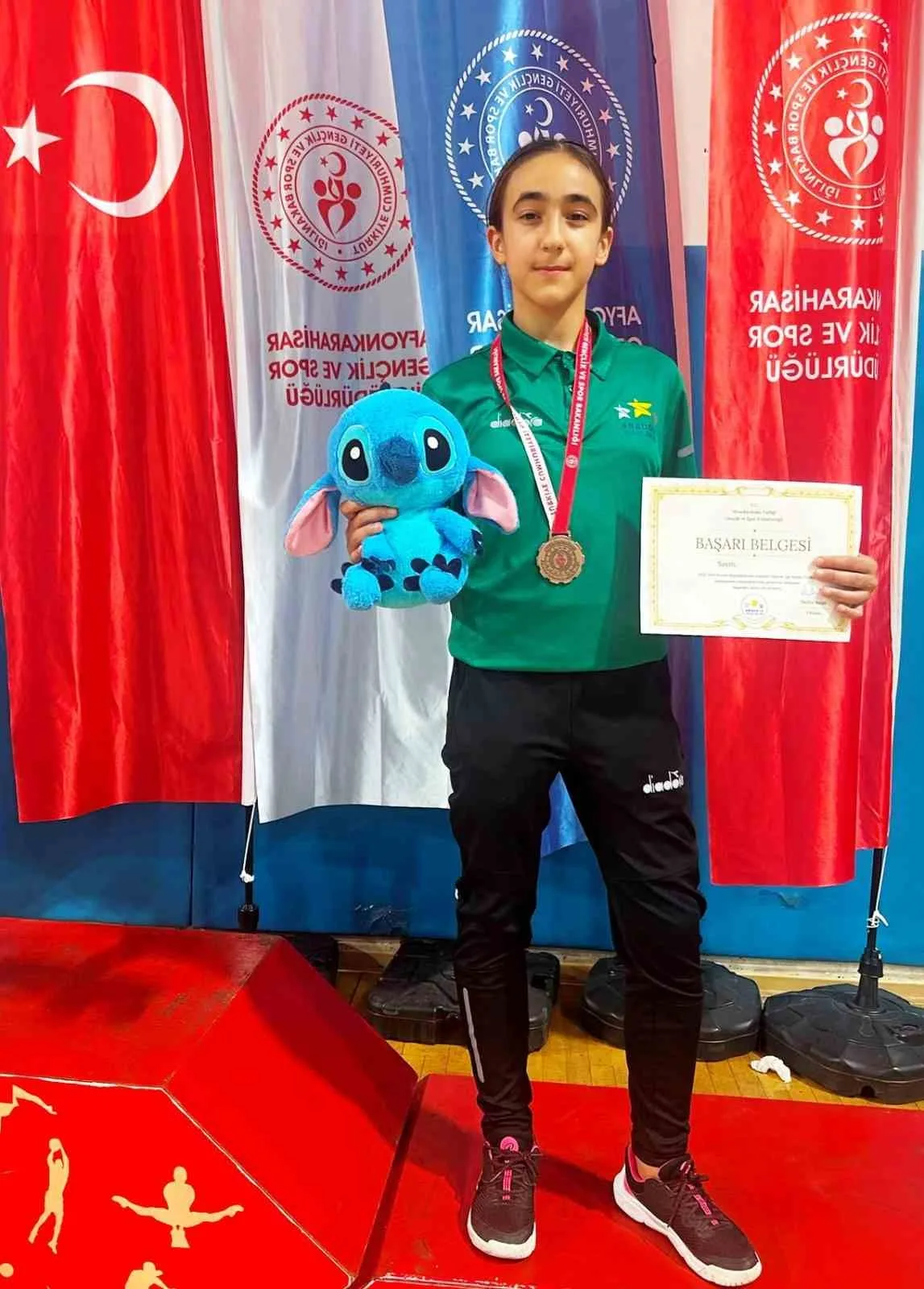 ŞAMPİYONADA KÖRFEZ GENÇLERBİRLİĞİ SPORCUSU ELİF ECRİN BAHAROĞLU DA 45 KİLODA TÜRKİYE ÜÇÜNCÜSÜ OLARAK BRONZ MADALYANIN SAHİBİ OLDU.