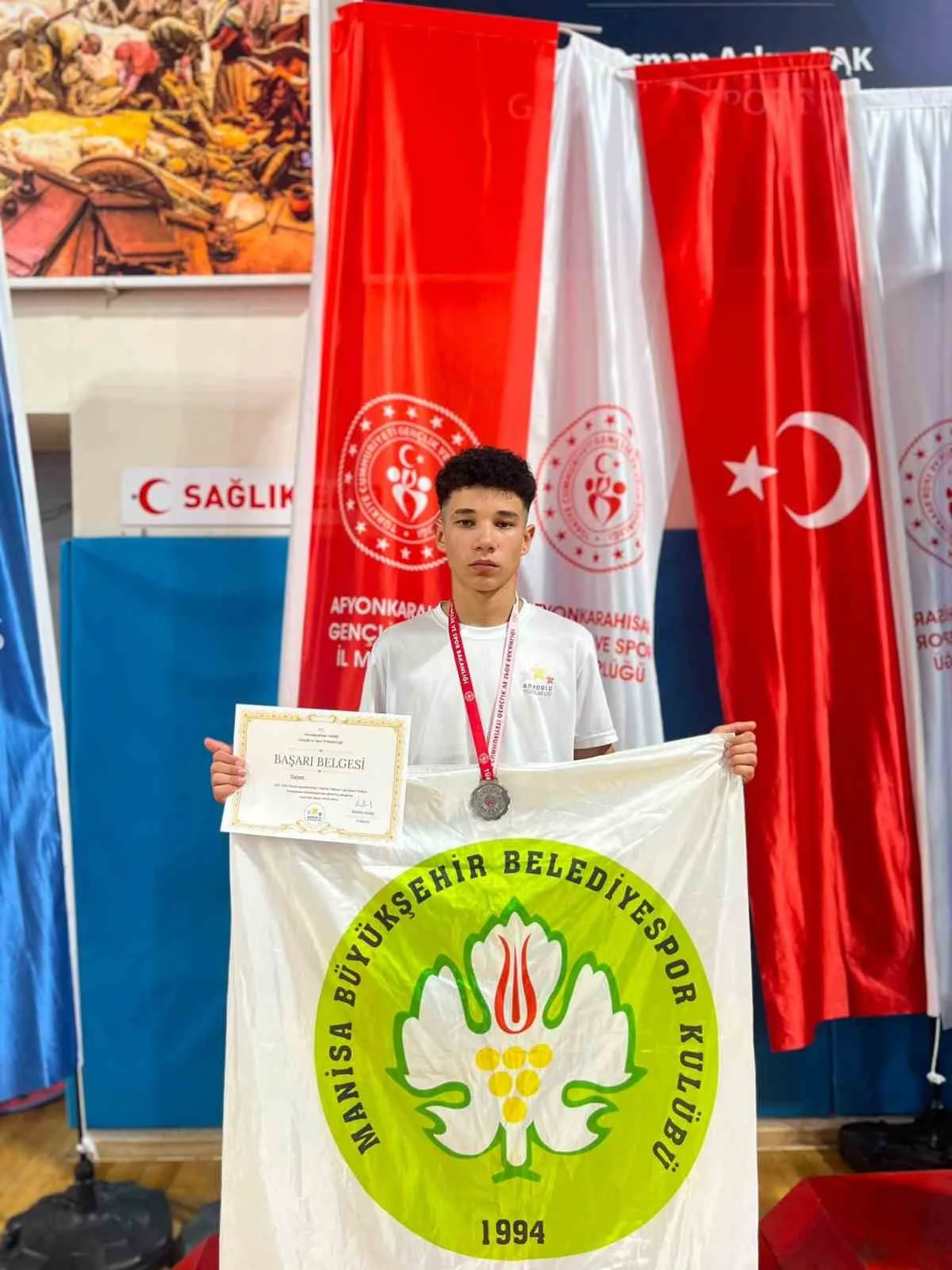 MANİSA BÜYÜKŞEHİR BELEDİYESPOR KULÜBÜ KARATE SPORCULARI, ANADOLU YILDIZLAR LİGİ KARATE TÜRKİYE BİRİNCİLİĞİ’NDE 1 ALTIN, 1 GÜMÜŞ VE 2 BRONZ MADALYA KAZANARAK TAKIM HALİNDE TÜRKİYE ÜÇÜNCÜSÜ OLDU.
