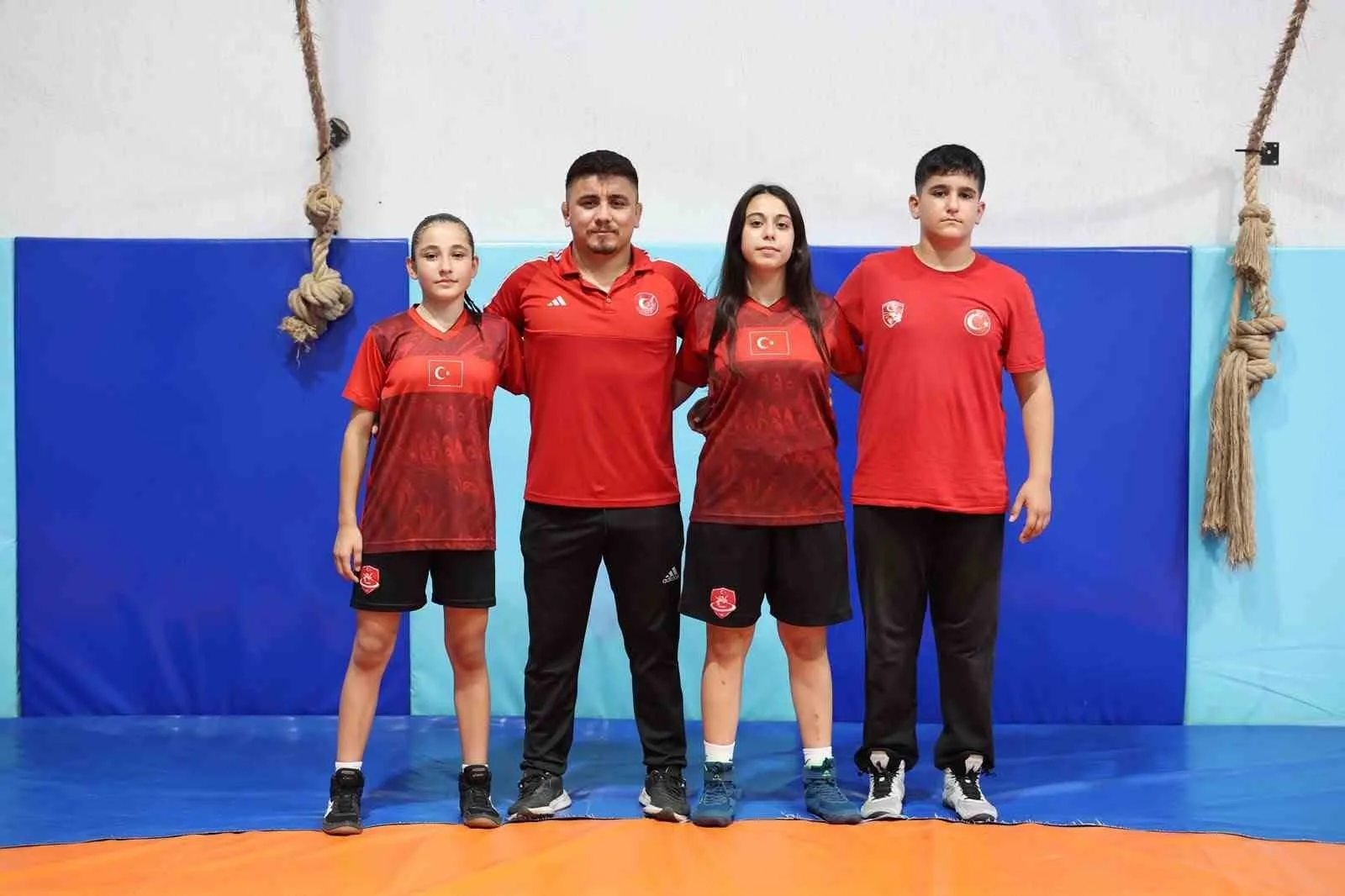 MERKEZEFENDİ BELEDİYESİ SPOR KULÜBÜ’NÜN ALTYAPISINDAN YETİŞEN ÜÇ GENÇ GÜREŞÇİ, GÖSTERDİKLERİ BAŞARILI PERFORMANSIN ARDINDAN MİLLİ TAKIM KAMPI’NA DAVET EDİLDİ.