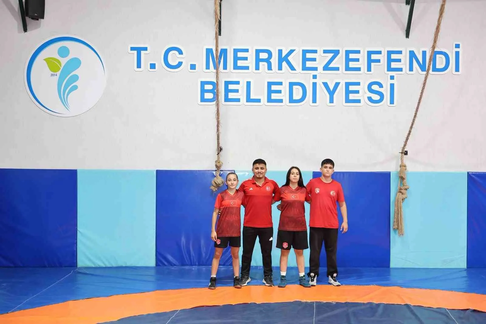 MERKEZEFENDİ BELEDİYESİ SPOR KULÜBÜ’NÜN ALTYAPISINDAN YETİŞEN ÜÇ GENÇ GÜREŞÇİ, GÖSTERDİKLERİ BAŞARILI PERFORMANSIN ARDINDAN MİLLİ TAKIM KAMPI’NA DAVET EDİLDİ.