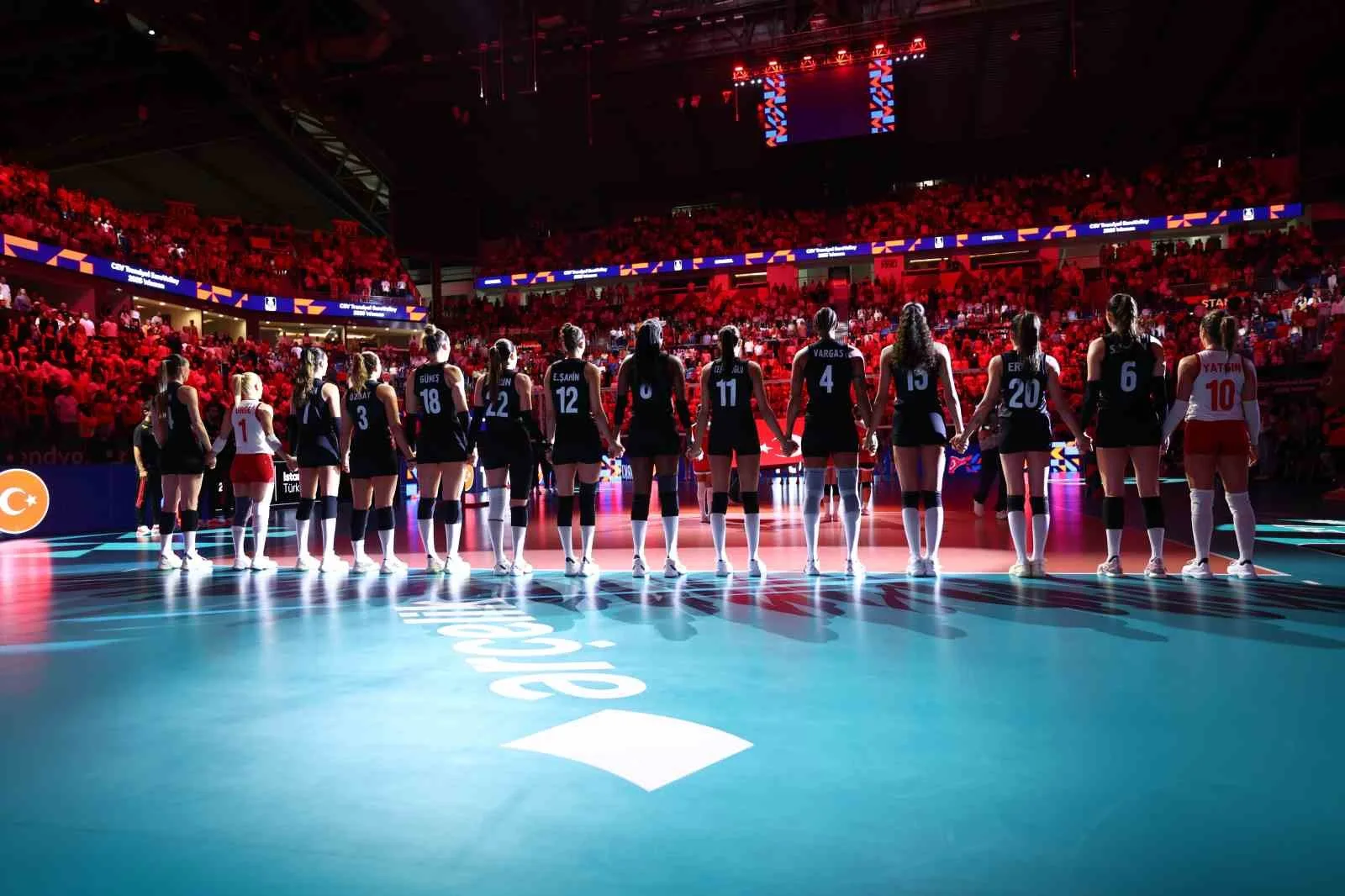 A MİLLİ KADIN VOLEYBOL TAKIMI, 2026 CEV AVRUPA VOLEYBOL ŞAMPİYONASI A GRUBU İKİNCİ MAÇINDA SLOVENYA'YI 3-1 MAĞLUP ETTİ. MİLLİLER, YARIN MACARİSTAN İLE KARŞILAŞACAK.