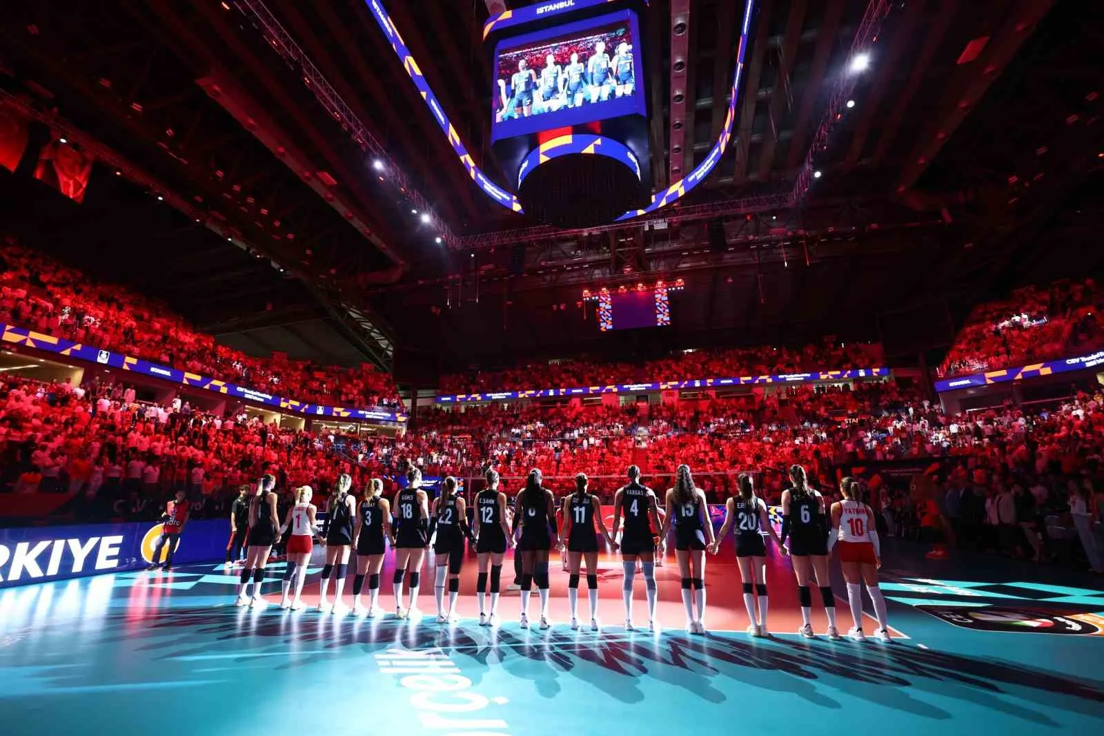 A MİLLİ KADIN VOLEYBOL TAKIMI, 2026 CEV AVRUPA VOLEYBOL ŞAMPİYONASI A GRUBU İKİNCİ MAÇINDA SLOVENYA'YI 3-1 MAĞLUP ETTİ. MİLLİLER, YARIN MACARİSTAN İLE KARŞILAŞACAK.
