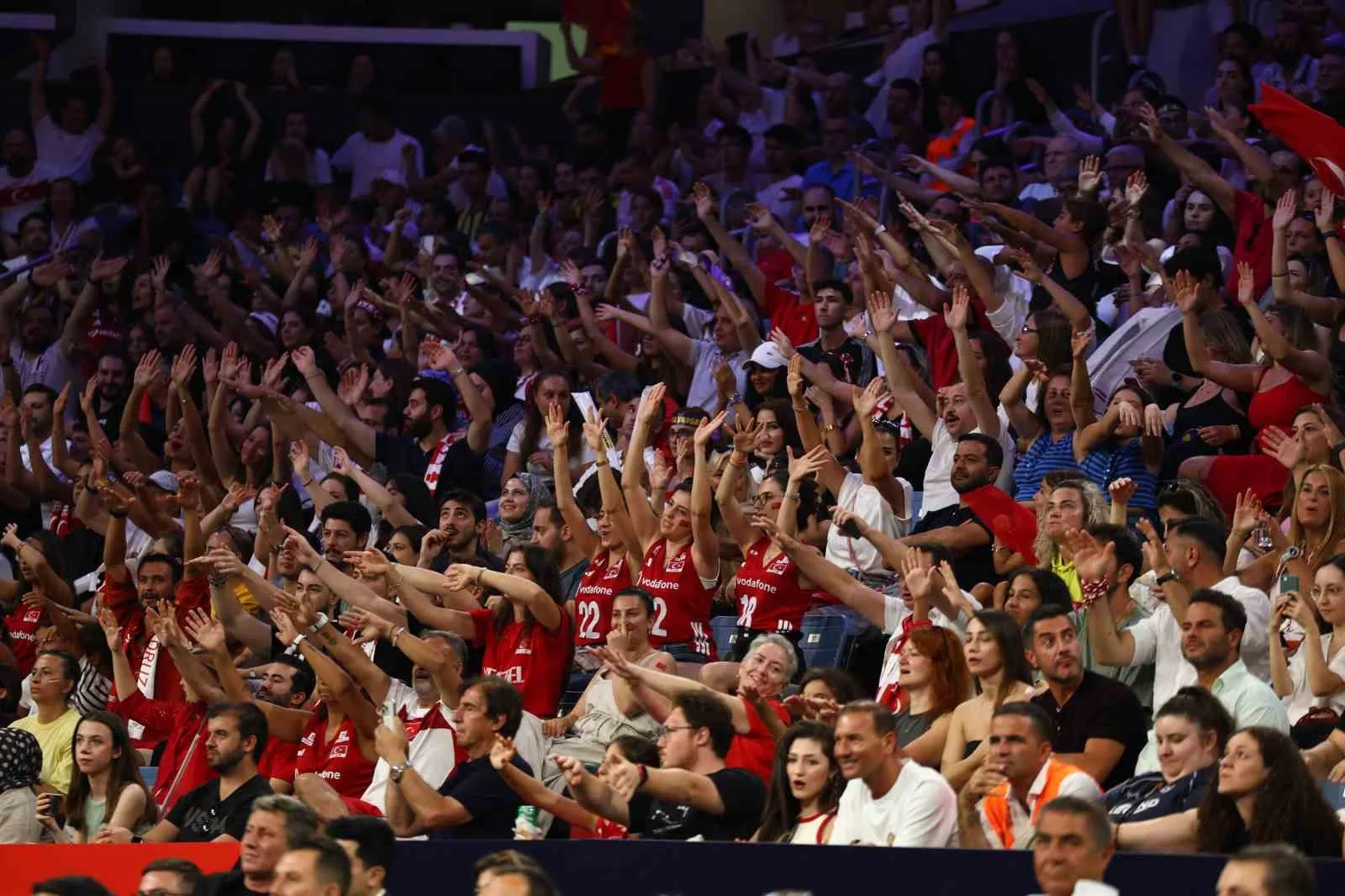 A MİLLİ KADIN VOLEYBOL TAKIMI, 2026 CEV AVRUPA VOLEYBOL ŞAMPİYONASI A GRUBU İKİNCİ MAÇINDA SLOVENYA'YI 3-1 MAĞLUP ETTİ. MİLLİLER, YARIN MACARİSTAN İLE KARŞILAŞACAK.