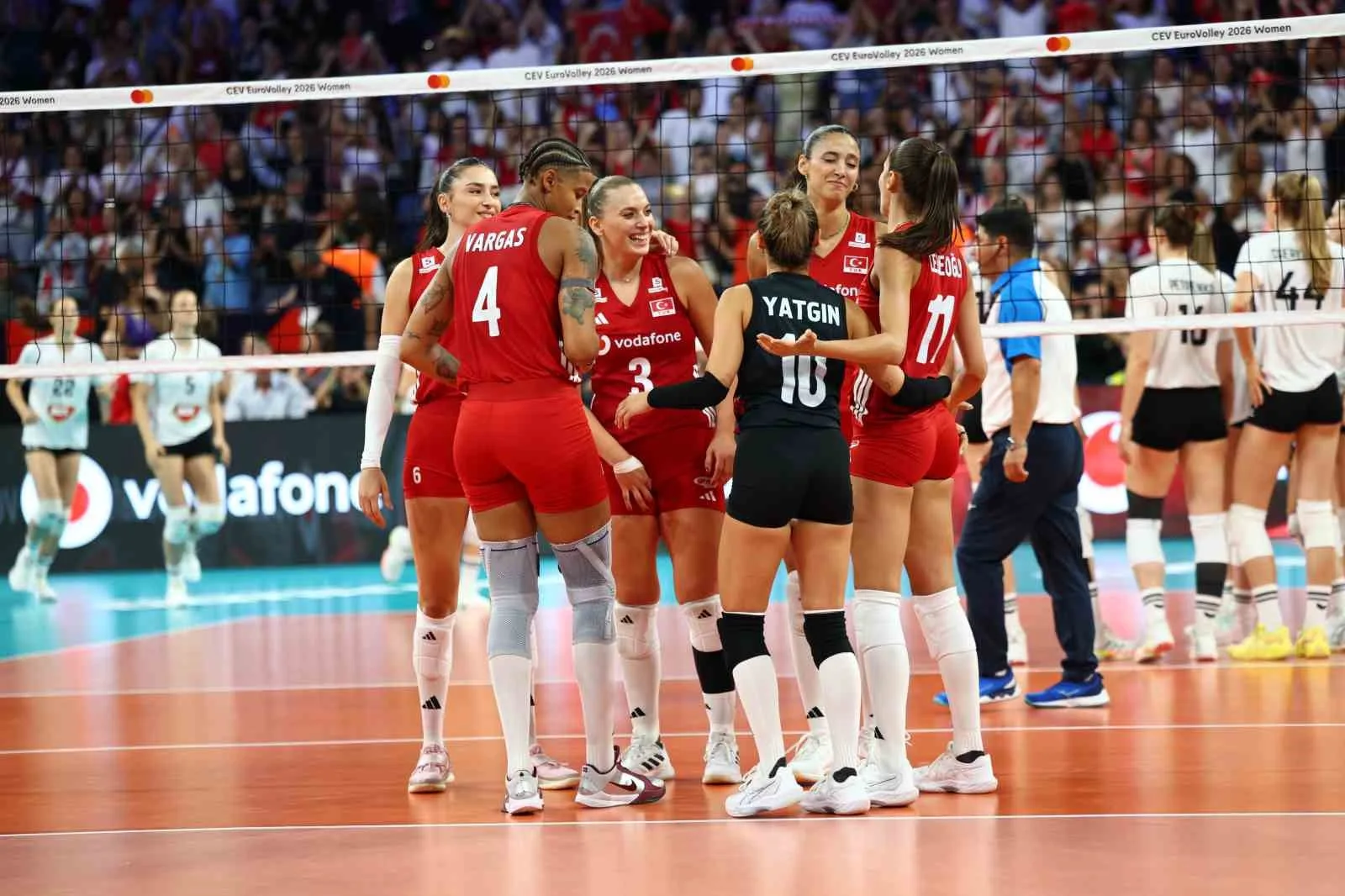 A MİLLİ KADIN VOLEYBOL TAKIMI, 2026 CEV TRENDYOL AVRUPA VOLEYBOL ŞAMPİYONASI A GRUBU 3. MAÇINDA MACARİSTAN'I 3-0 MAĞLUP ETTİ.