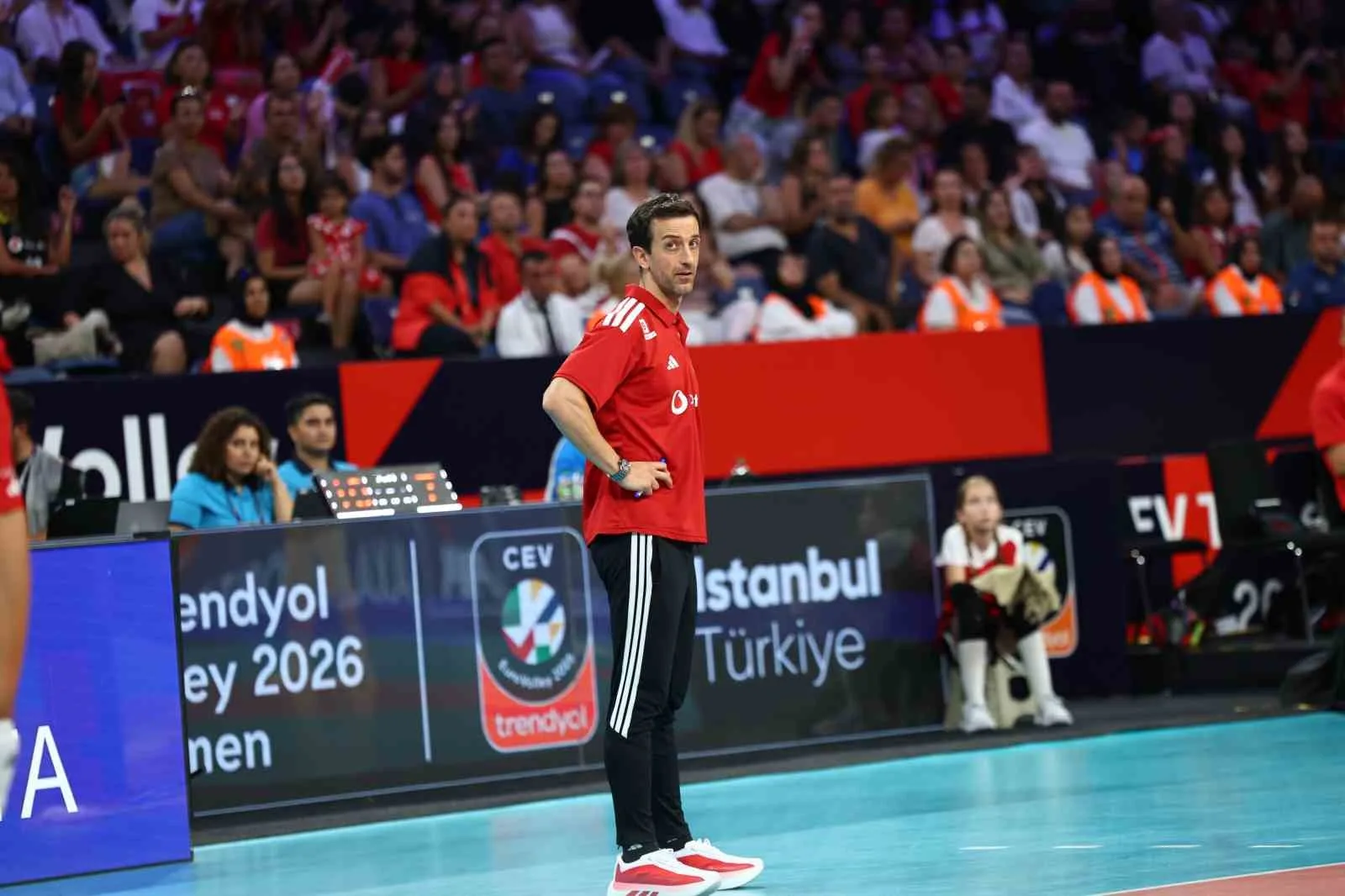 A MİLLİ KADIN VOLEYBOL TAKIMI, 2026 CEV TRENDYOL AVRUPA VOLEYBOL ŞAMPİYONASI A GRUBU 3. MAÇINDA MACARİSTAN'I 3-0 MAĞLUP ETTİ.
