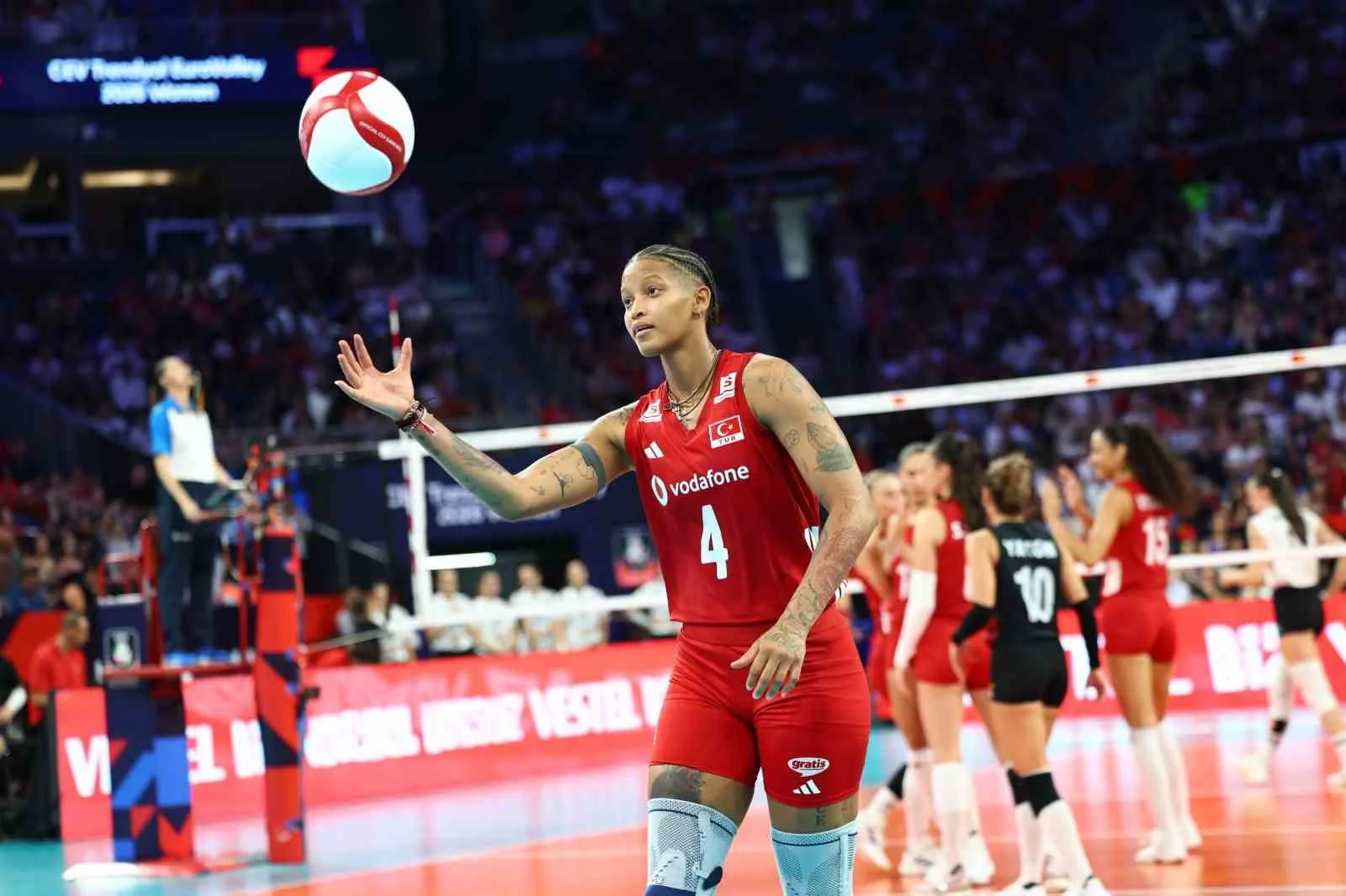 A MİLLİ KADIN VOLEYBOL TAKIMI, 2026 CEV TRENDYOL AVRUPA VOLEYBOL ŞAMPİYONASI A GRUBU 3. MAÇINDA MACARİSTAN'I 3-0 MAĞLUP ETTİ.