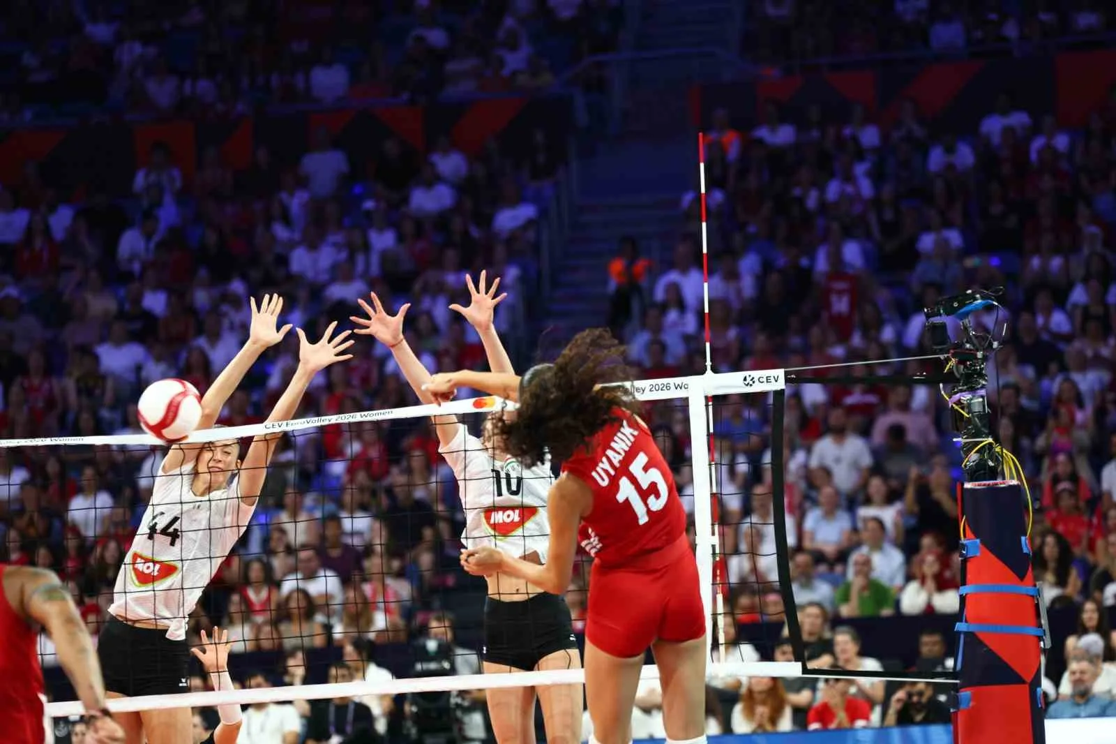 A MİLLİ KADIN VOLEYBOL TAKIMI, 2026 CEV TRENDYOL AVRUPA VOLEYBOL ŞAMPİYONASI A GRUBU 3. MAÇINDA MACARİSTAN'I 3-0 MAĞLUP ETTİ.