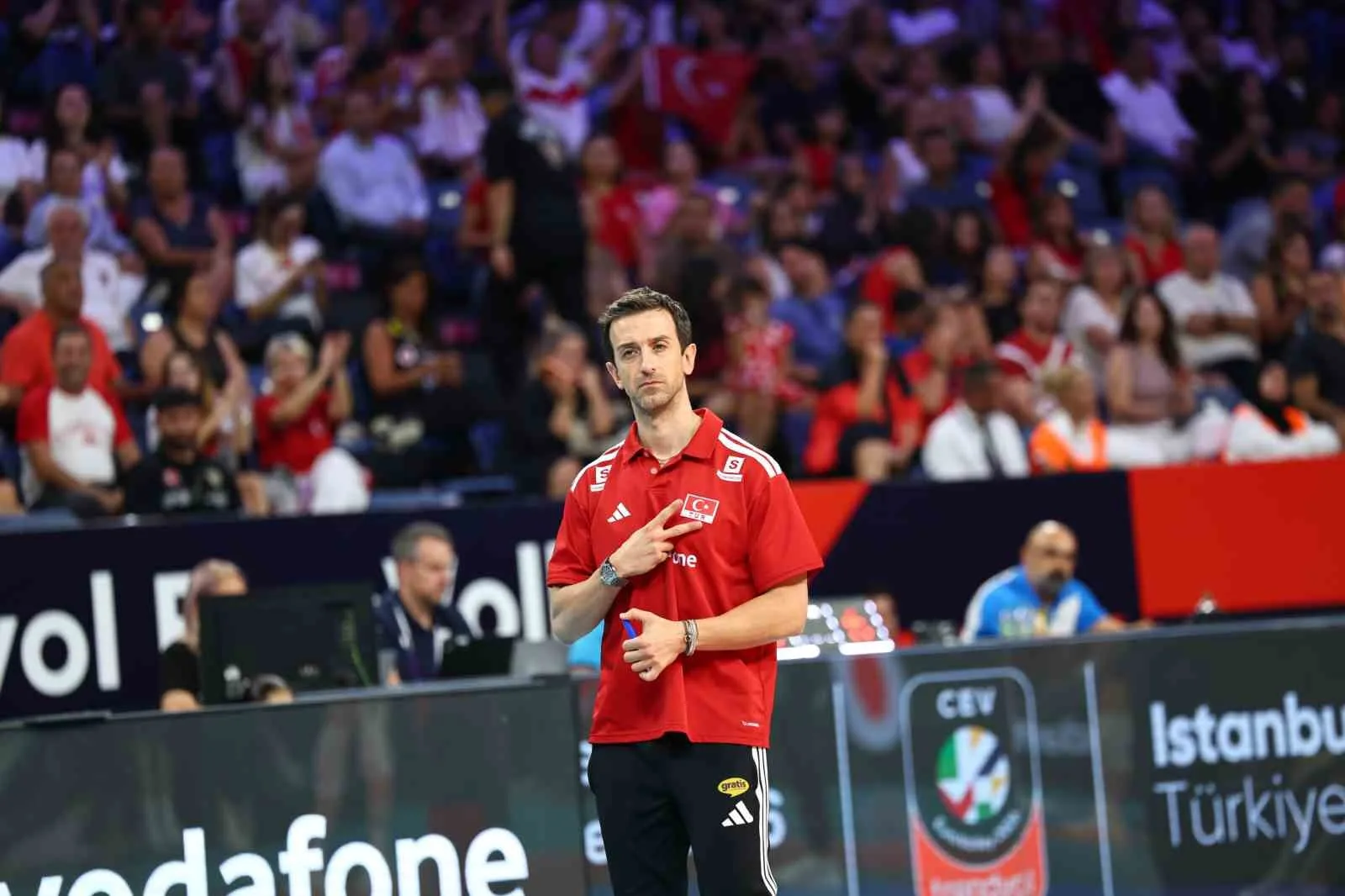 A MİLLİ KADIN VOLEYBOL TAKIMI, 2026 CEV TRENDYOL AVRUPA VOLEYBOL ŞAMPİYONASI A GRUBU 3. MAÇINDA MACARİSTAN'I 3-0 MAĞLUP ETTİ.