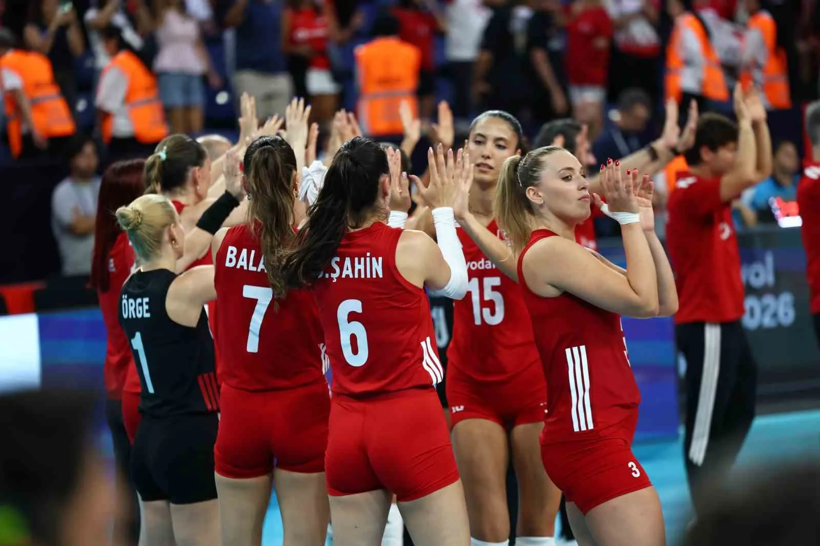 A MİLLİ KADIN VOLEYBOL TAKIMI, 2026 CEV TRENDYOL AVRUPA VOLEYBOL ŞAMPİYONASI A GRUBU 3. MAÇINDA MACARİSTAN'I 3-0 MAĞLUP ETTİ.