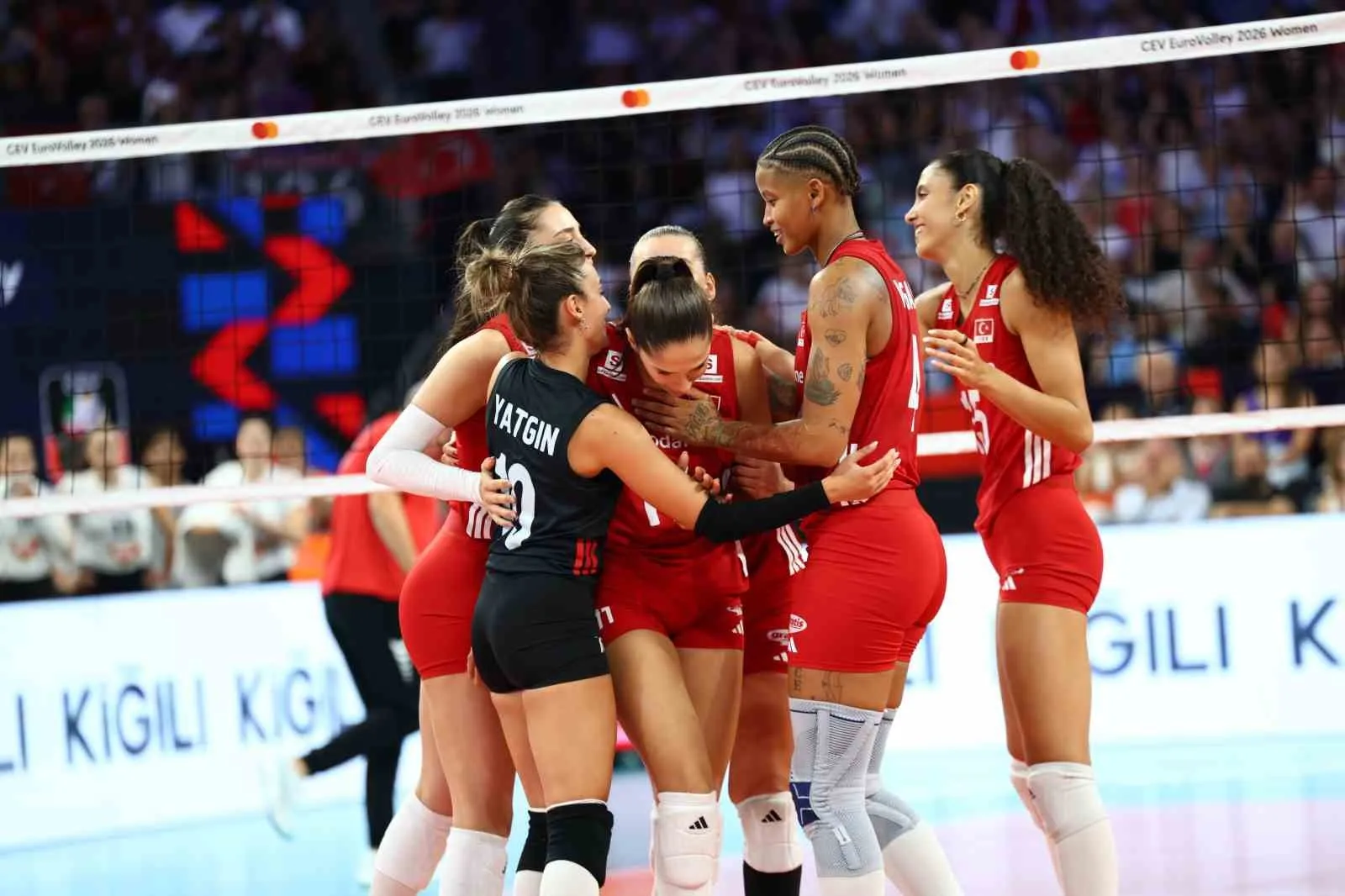 A MİLLİ KADIN VOLEYBOL TAKIMI, 2026 CEV TRENDYOL AVRUPA VOLEYBOL ŞAMPİYONASI A GRUBU 3. MAÇINDA MACARİSTAN'I 3-0 MAĞLUP ETTİ.