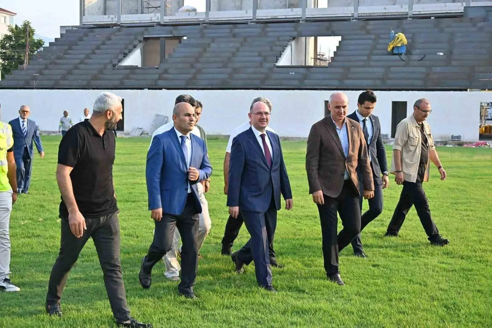 OSMANİYE 7 OCAK STADYUMU’NDA ÇALIŞMALAR YÜZDE 75’E ULAŞTI