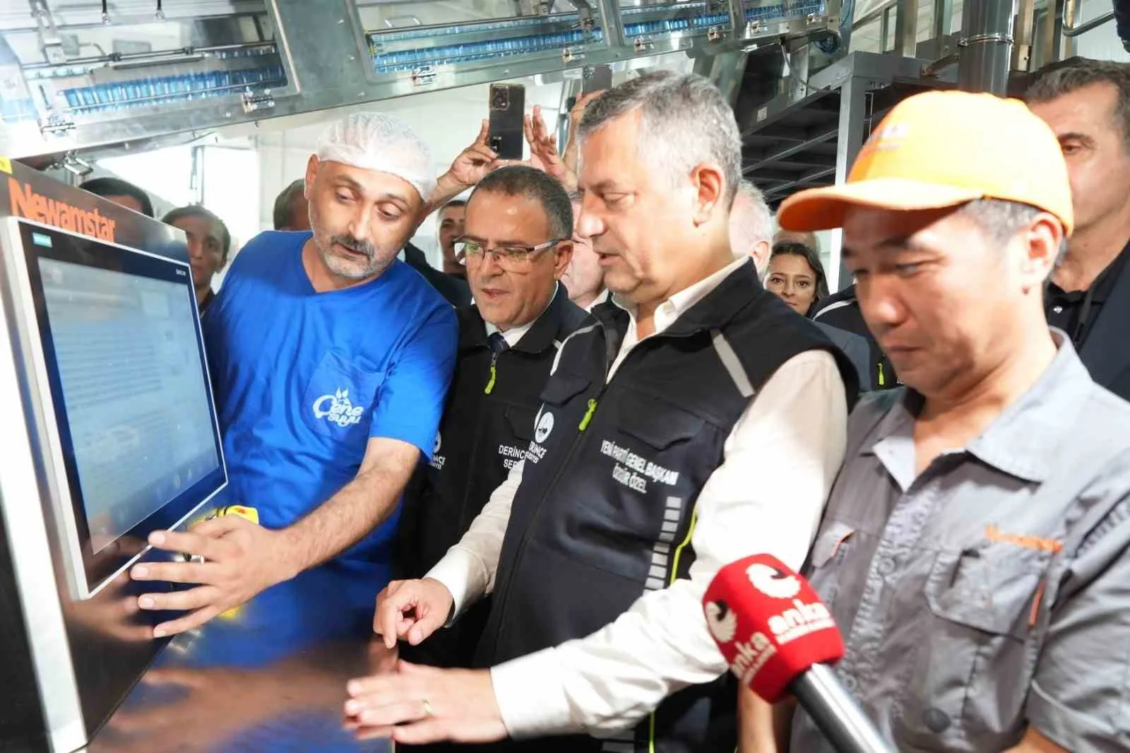 ÖZEL, KONUŞMASININ ARDINDAN TESİSİ GEZDİ