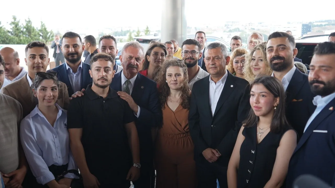 ÖZGÜR ÖZEL, VATANDAŞLARLA BİR ARAYA GELDİ