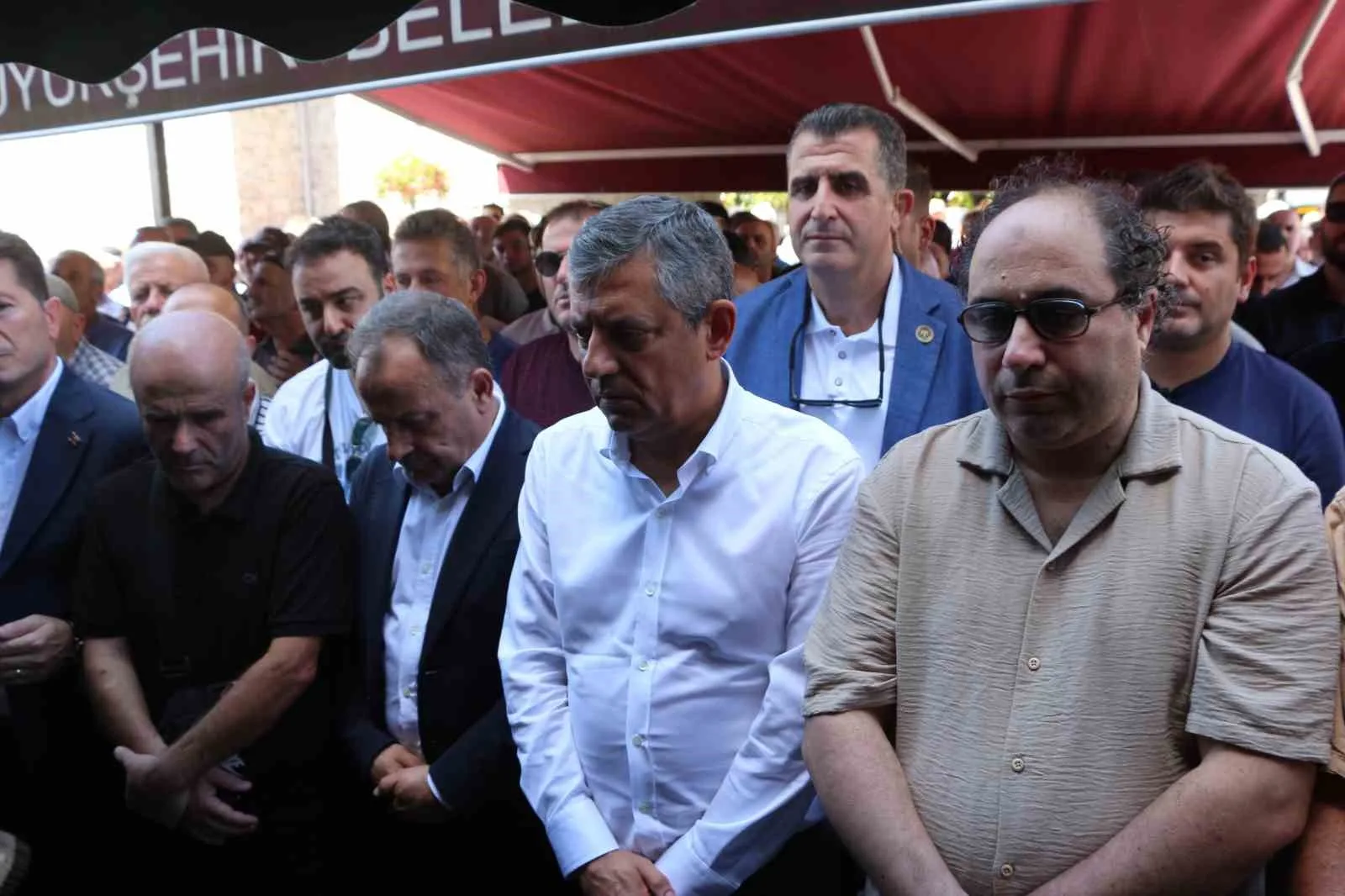YENİ PARTİ GENEL BAŞKANI ÖZGÜR ÖZEL, NETANYAHU’NUN İSRAİL’DEKİ İÇ SİYASİ HESAPLARI DOĞRULTUSUNDA TÜRKİYE’Yİ KENDİ SİYASETİNE ALET ETMEYE ÇALIŞTIĞINI BELİRTEREK, TÜRKİYE’DE İKTİDAR VE MUHALEFETİN DIŞARIDAN GELECEK MÜDAHALELERE KARŞI BİRLİKTE DURACAĞINI VURGULADI.
