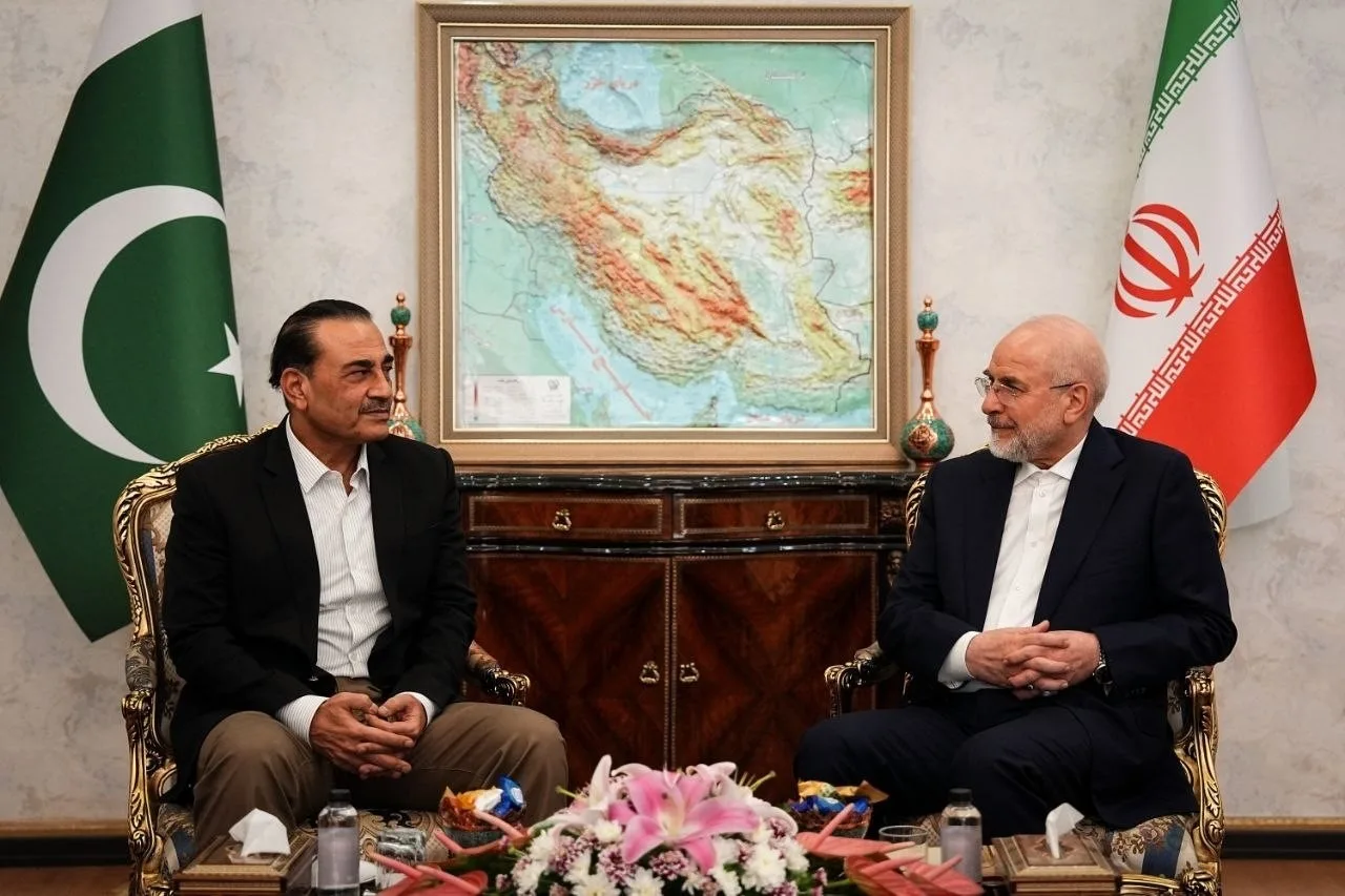 PAKİSTAN GENELKURMAY BAŞKANI MAREŞAL ASIM MUNİR İRAN’IN BAŞKENTİ TAHRAN’A GERÇEKLEŞTİRDİĞİ RESMİ ZİYARET KAPSAMINDA İRAN MECLİS BAŞKANI MUHAMMED BAKIR GALİBAF İLE BİR ARAYA GELDİ.