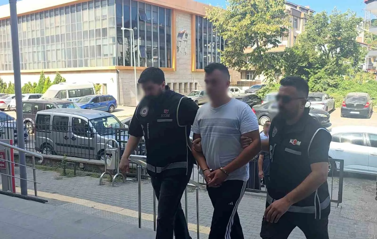 GÖZALTINA ALINAN 2 ŞÜPHELİ, ÇIKARILDIKLARI MAHKEMECE ADLİ KONTROL ŞARTIYLA SERBEST BIRAKILDI.