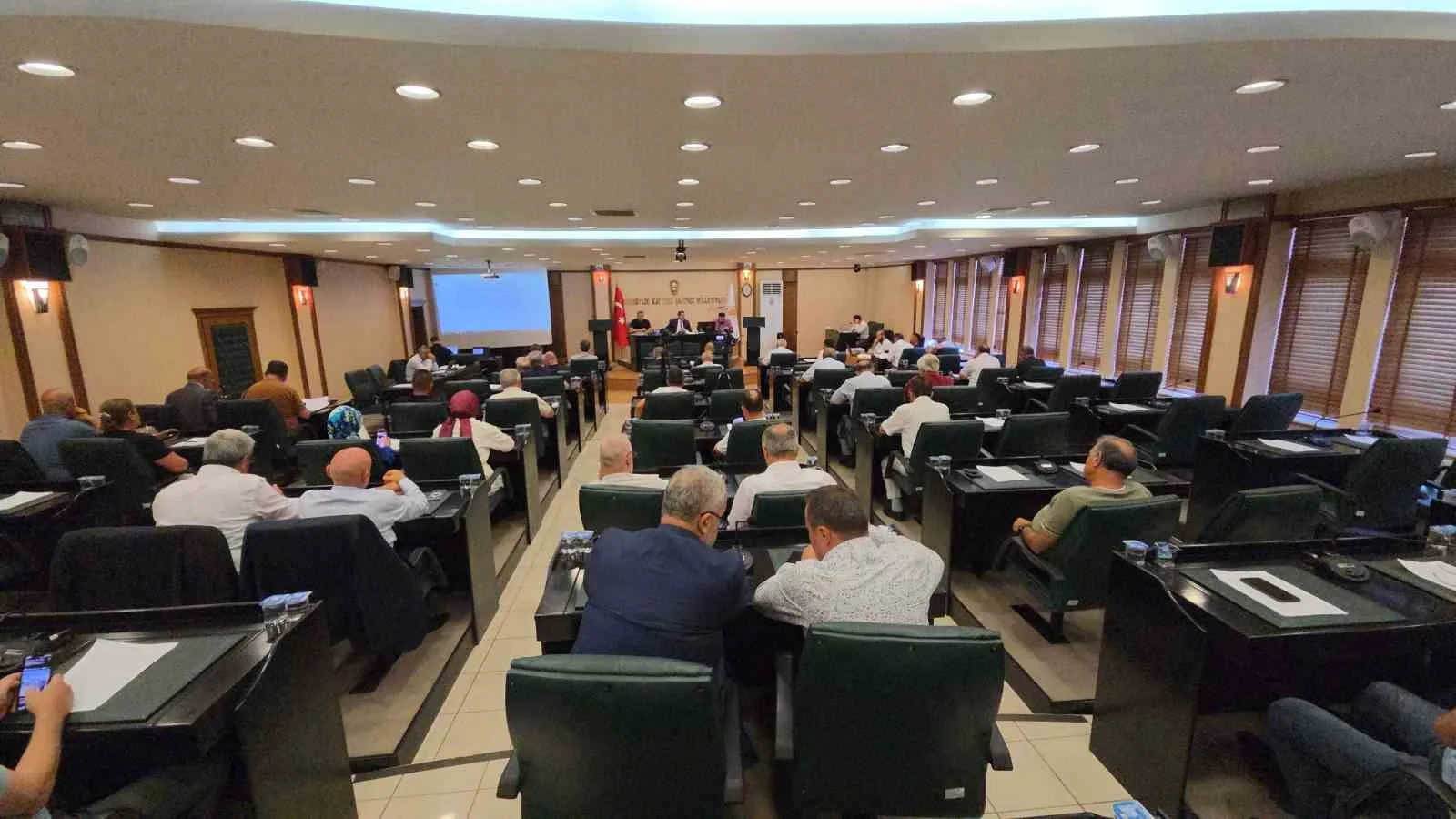 SAMSUN BÜYÜKŞEHİR BELEDİYESİ (SBB) MECLİSİ'NDE KENT İÇİ TOPLU TAŞIMA, MİNİBÜS, TAKSİ, ÖĞRENCİ SERVİSLERİ VE GEZİNTİ TEKNELERİNE İLİŞKİN YENİ ÜCRET TARİFELERİNİ İÇEREN TEKLİF, MECLİSTEN OY ÇOKLUĞUYLA GEÇEREK KARARA BAĞLANDI.