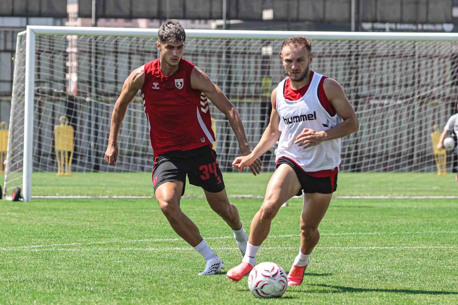 SÜPER LİG EKİPLERİNDEN SAMSUNSPOR, LİGİN İKİNCİ HAFTASINDA OYANACAĞI ÇAYKUR RİZESPOR MÜCADELESİNE TEKNİK DİREKTÖR THORSTEN FİNK YÖNETİMİNDE GERÇEKLEŞTİRDİĞİ ANTRENMANLA SÜRDÜRDÜ.