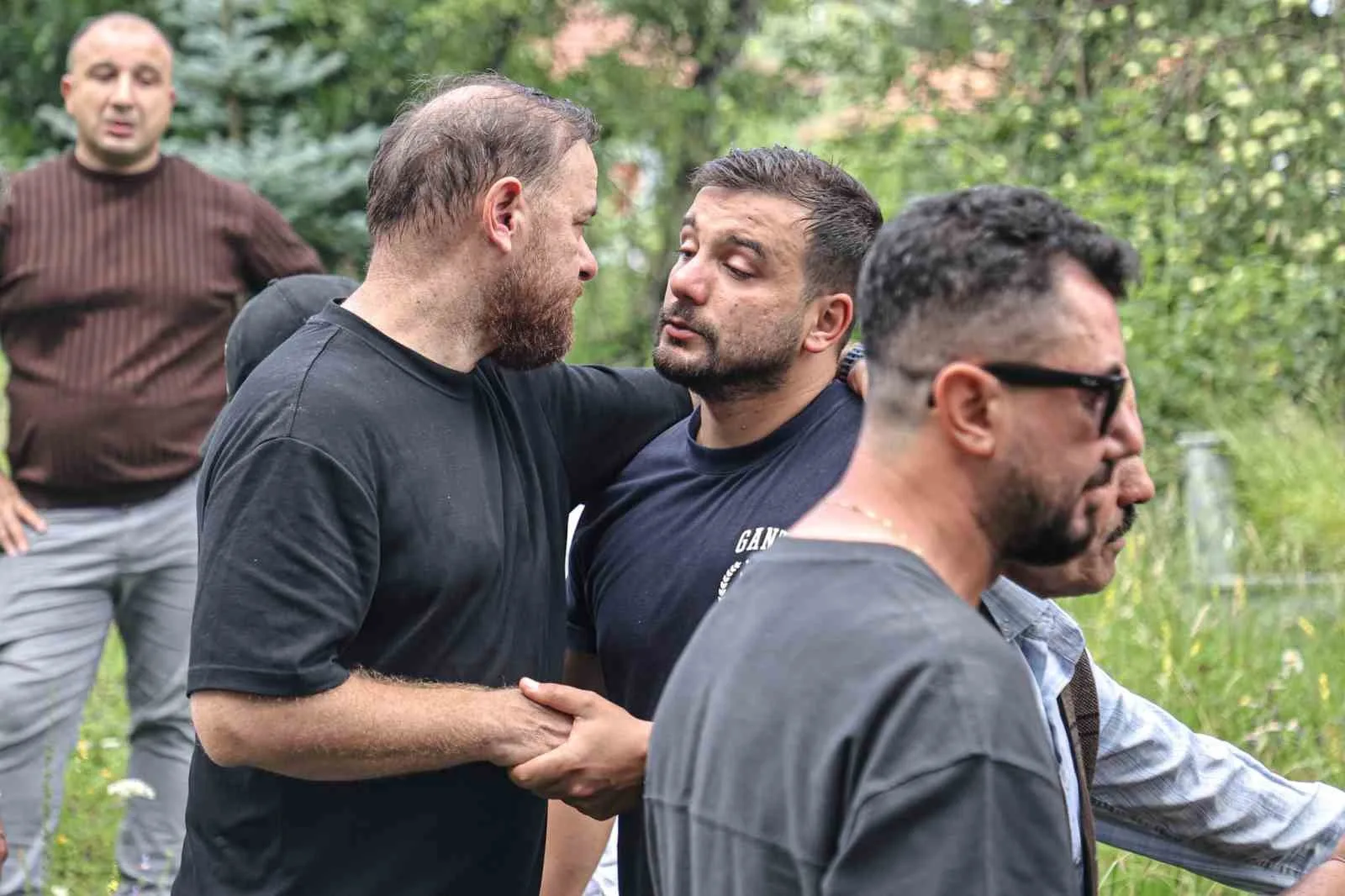 SAMSUNSPOR FUTBOLCULARI VE TEKNİK HEYETİ, ATLETİK PERFORMANS ANTRENÖRÜ OKTAY ARSLANOĞLU’NUN BABASI METİN ARSLANOĞLU’NUN CENAZESİNDE KULÜP PERSONELİNİ YALNIZ BIRAKMADI.