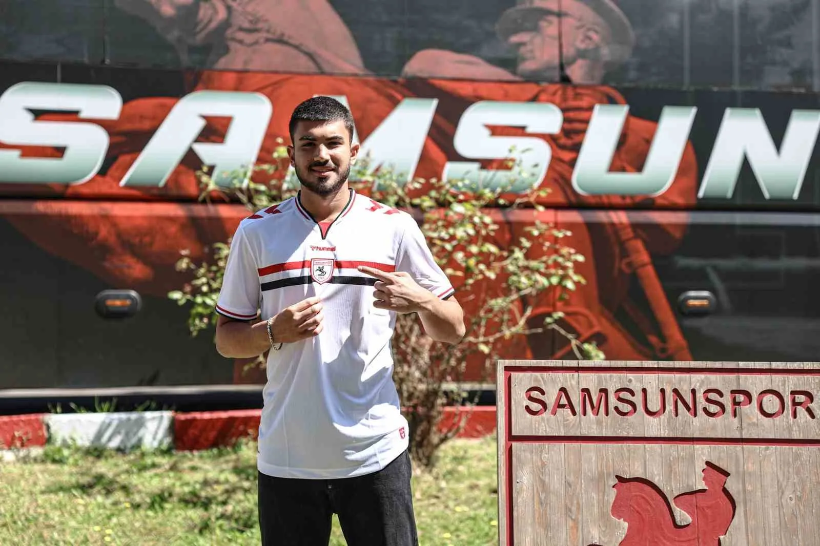 SAMSUNSPOR FUTBOL AKADEMİSİ, 18 YAŞINDAKİ STOPER EMİR IŞIK’I KADROSUNA KATTI.