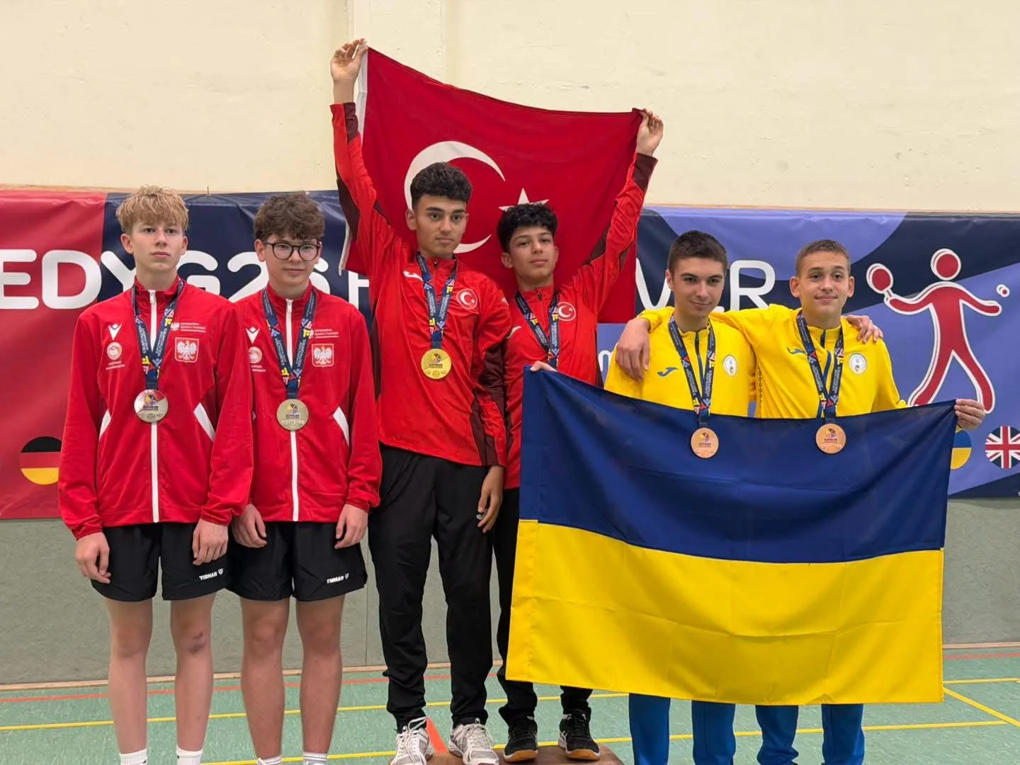 MİLLİ SPORCU EBUBEKİR İNCE, MASA TENİSİNDE KAZANDIĞI 3 MADALYA İLE BÜYÜK BİR BAŞARIYA İMZA ATTI.