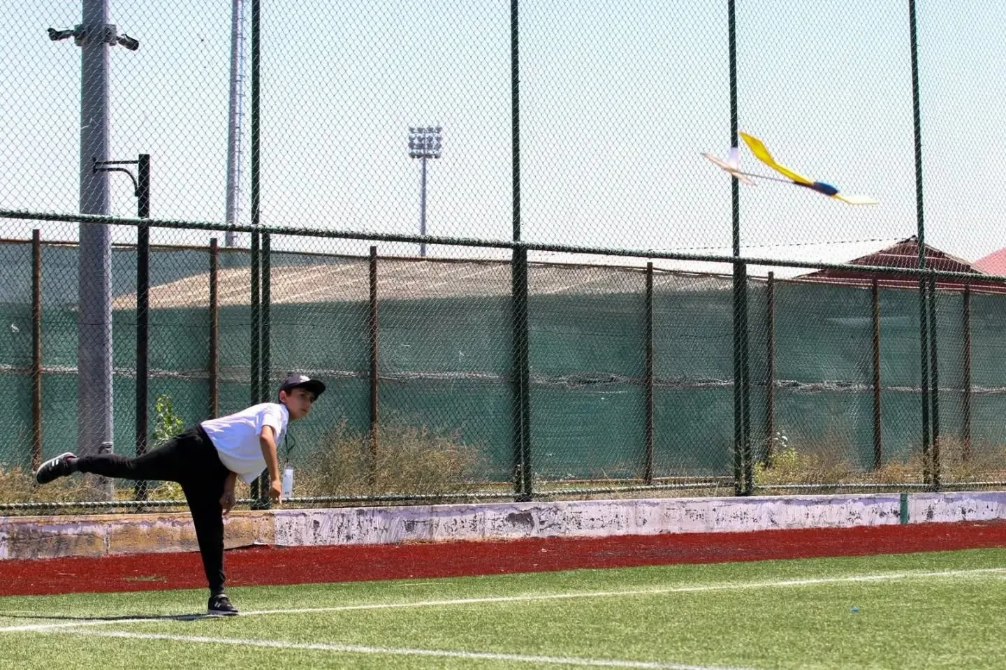 SİVAS’TA DÜZENLENEN MODEL UÇAK-MODEL PLANÖR YEŞİLAY TÜRKİYE ŞAMPİYONASI, AÇILIŞ SEREMONİSİNİN ARDINDAN 4 EYLÜL SPOR VADİSİ FUTBOL SAHALARI’NDA BAŞLADI.