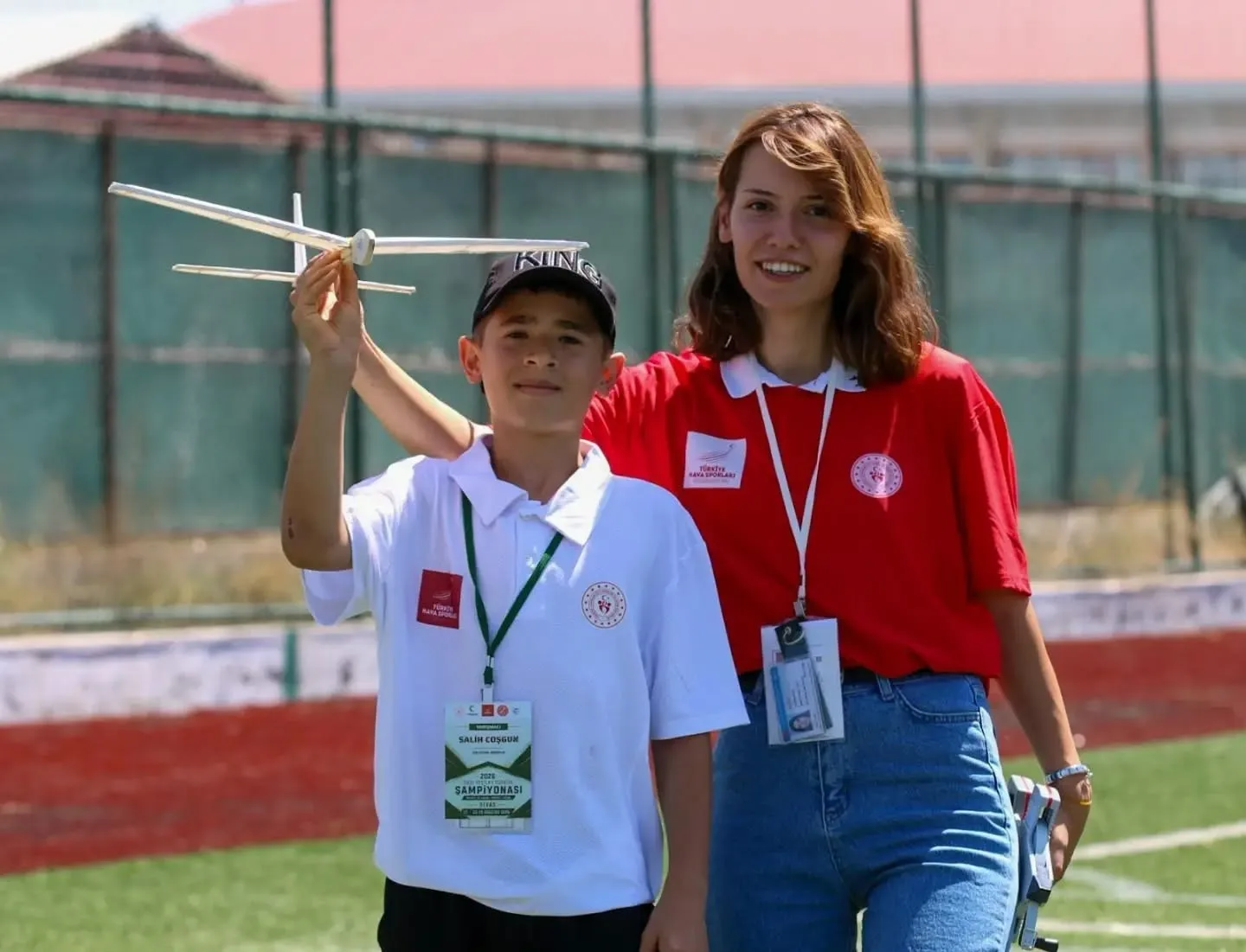 SİVAS’TA DÜZENLENEN MODEL UÇAK-MODEL PLANÖR YEŞİLAY TÜRKİYE ŞAMPİYONASI, AÇILIŞ SEREMONİSİNİN ARDINDAN 4 EYLÜL SPOR VADİSİ FUTBOL SAHALARI’NDA BAŞLADI.