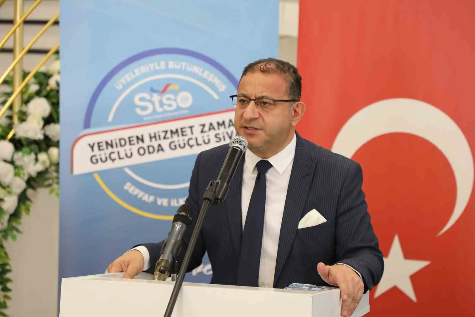 SİVAS TİCARET VE SANAYİ ODASI BAŞKAN ADAYI MUSTAFA EKEN VE STSO MECLİS ÜYESİ ADAYLARI, DİVRİĞİ'DE ODA ÜYELERİYLE İSTİŞARE TOPLANTISINDA BİR ARAYA GELDİ. EKEN, SİVAS'IN KÜLTÜR, TURİZM VE GASTRONOMİ POTANSİYELİNİ EKONOMİYE KAZANDIRACAK PROJELER HAZIRLADIKLARINI SÖYLEDİ.